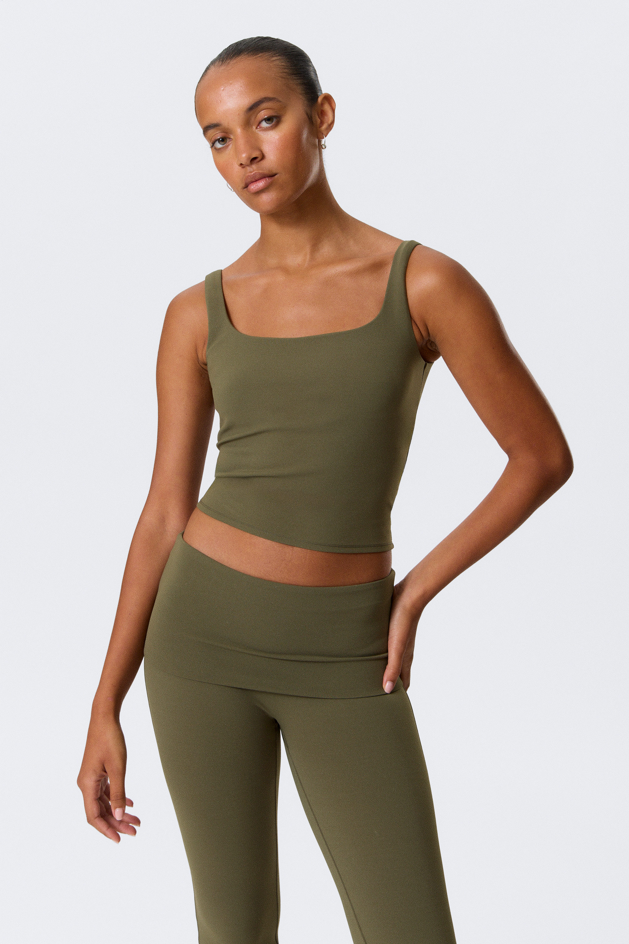 Dunkles Khakigrün - Cropped-Sporttop - 1