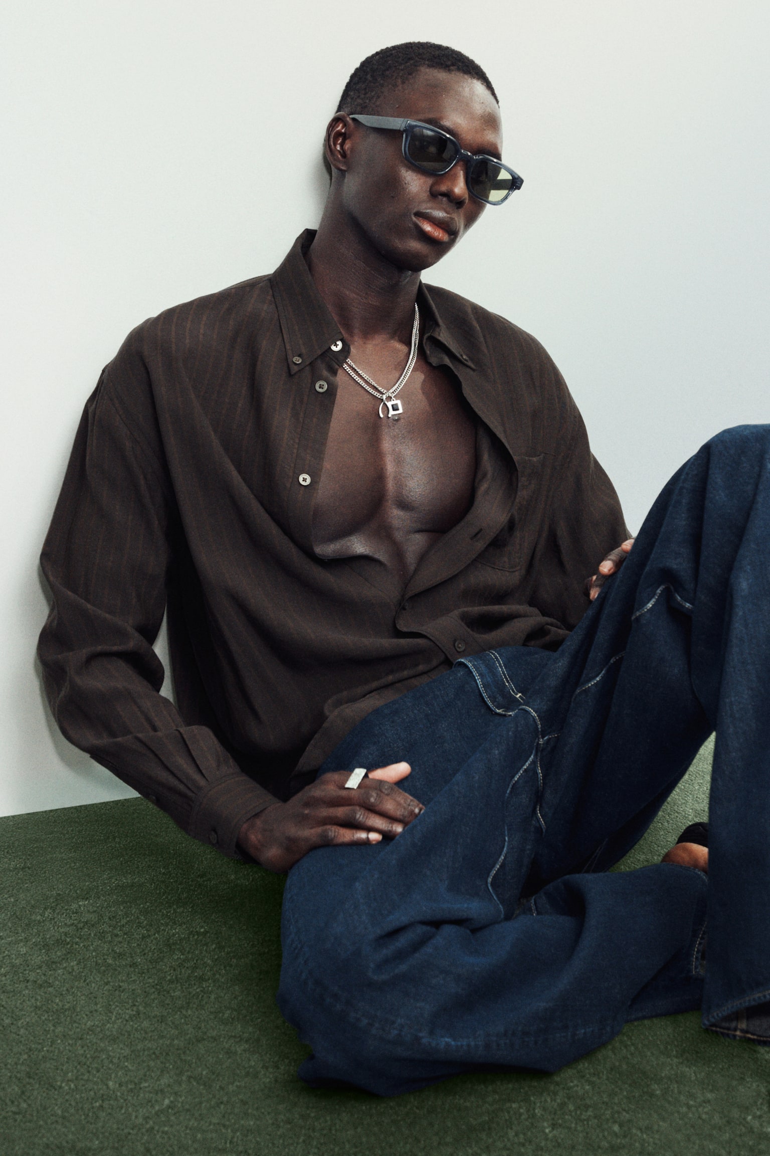 Camicia ampia a maniche lunghe con bottoni - Nero a righe - 1