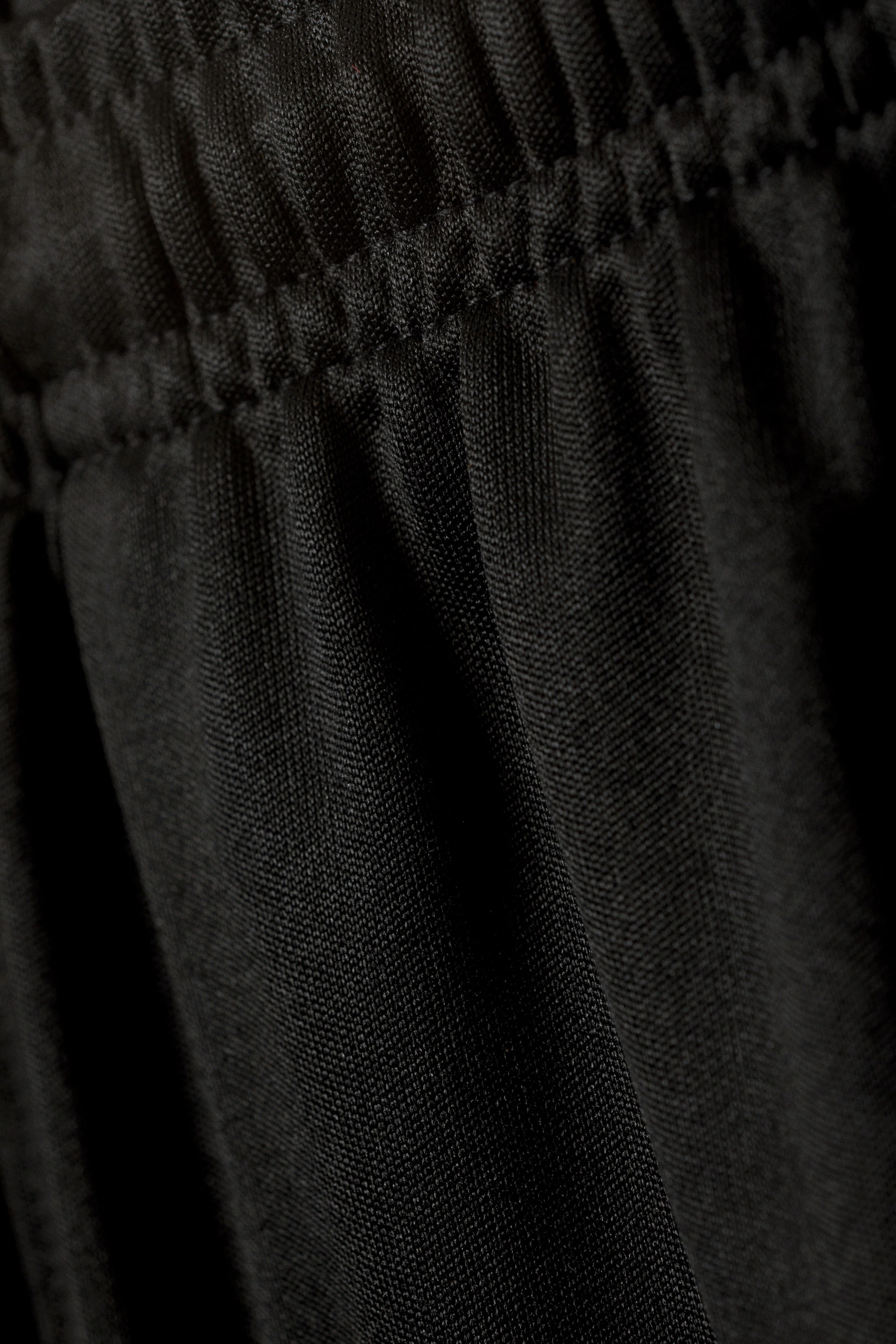 Schwarz - Weit geschnittene Shorts im Colorblock-Design - 1