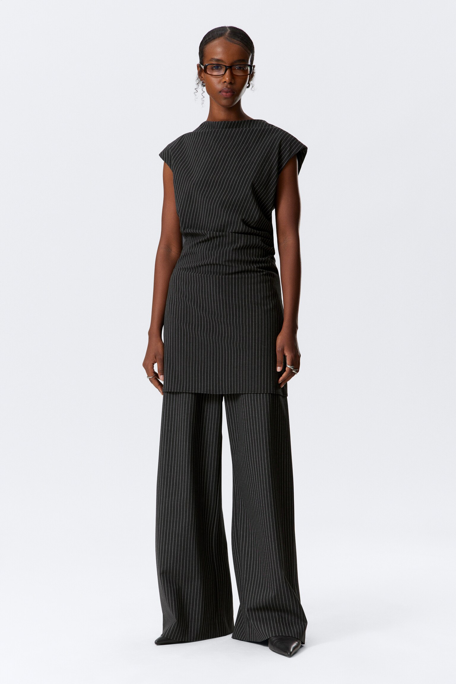 Robe de tailleur courte drapée à manches courtes - Noir rayé
