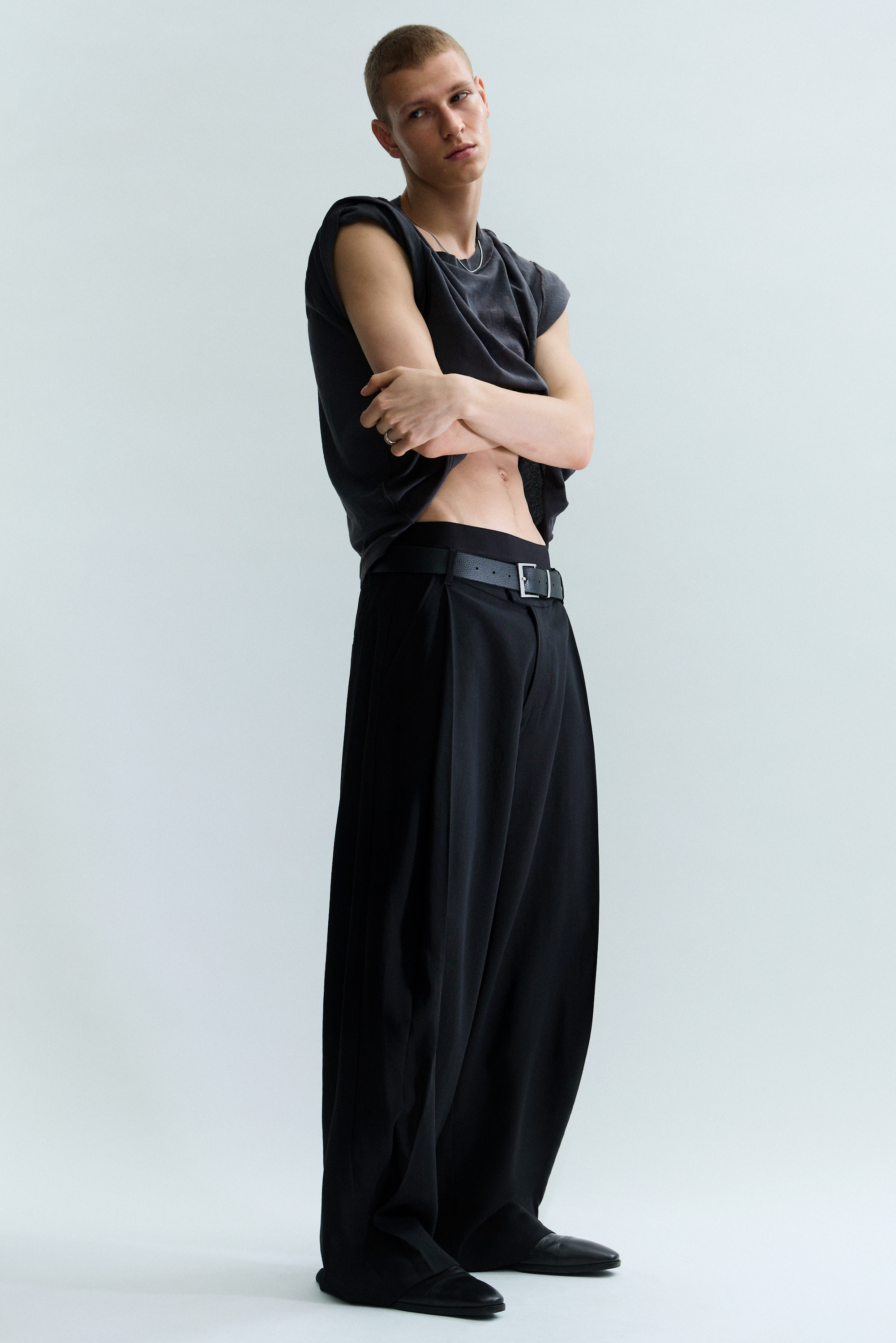 pleated loose fit wide leg trousers - Black | Weekday GB