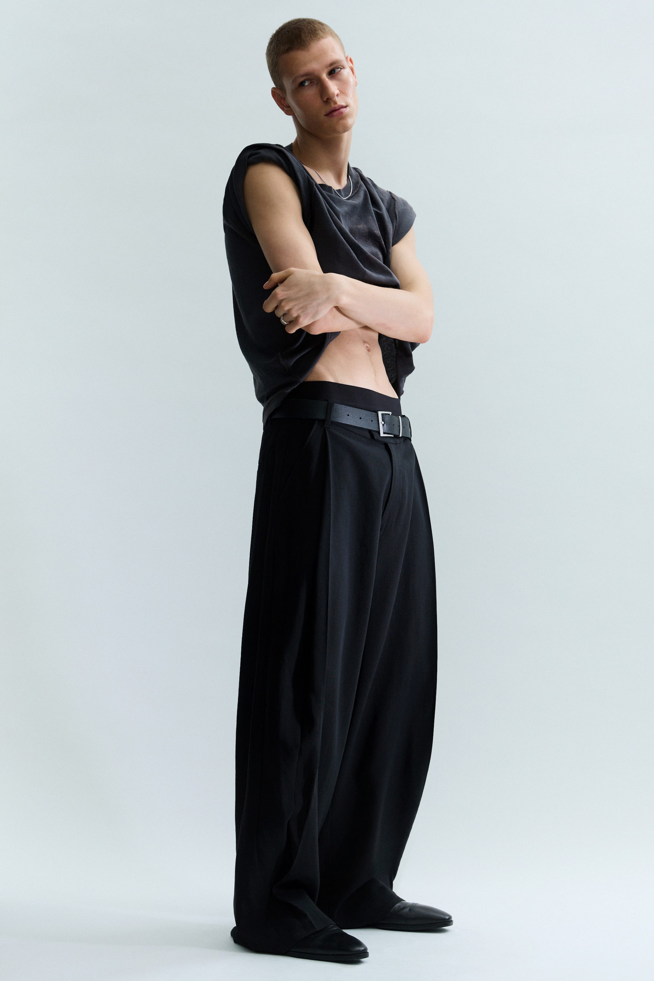 Black - Pleated Loose Fit Wide Leg Trousers - 2