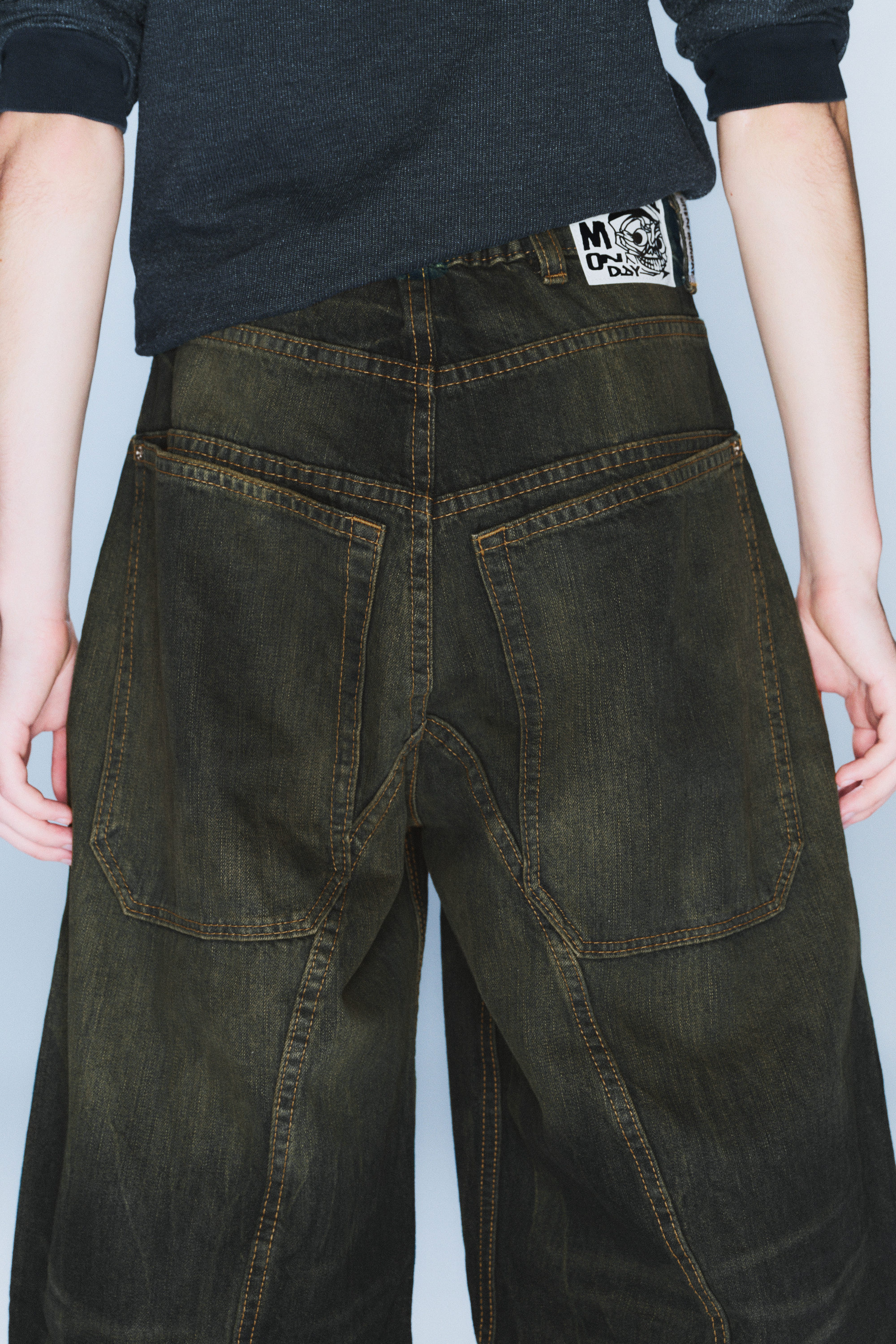 【WEEKDAY】DUNNO UNISEX LOW RISE LOOSE BARREL LEG JEANS dunno unisex low rise loose barrel leg jeans - Washed Sulfur