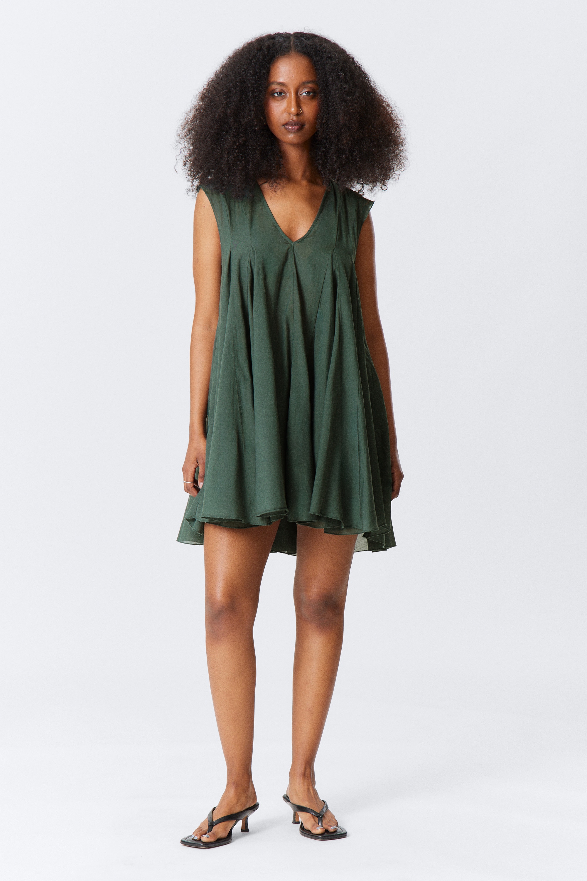 Flowy V-Neck Mini Dress - Tmavozelená/Black/White