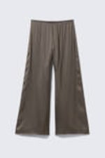 Donkertaupe - Gedrapeerde satijnen broek met wijde pijpen - 4