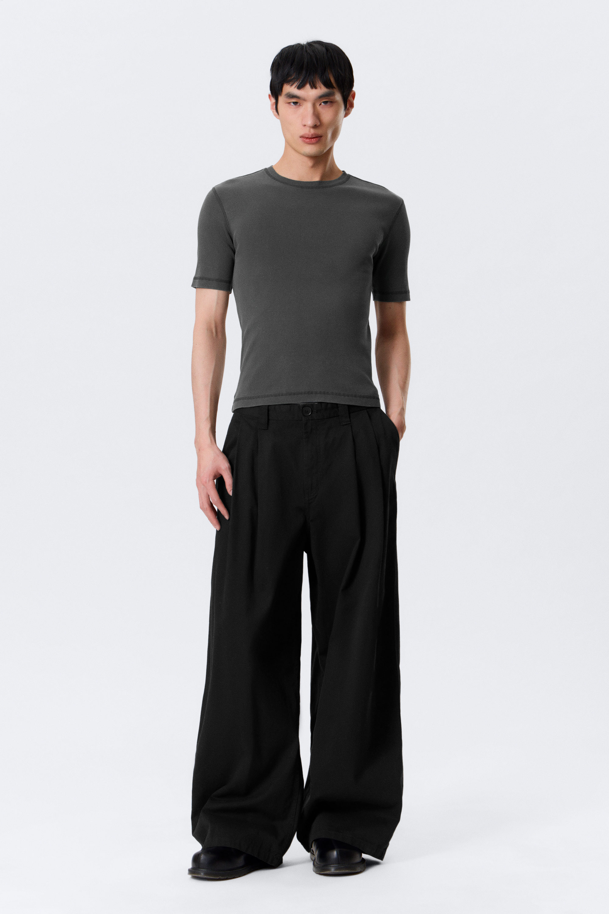 otis baggy pleated twill chinos - Black | Weekday DK
