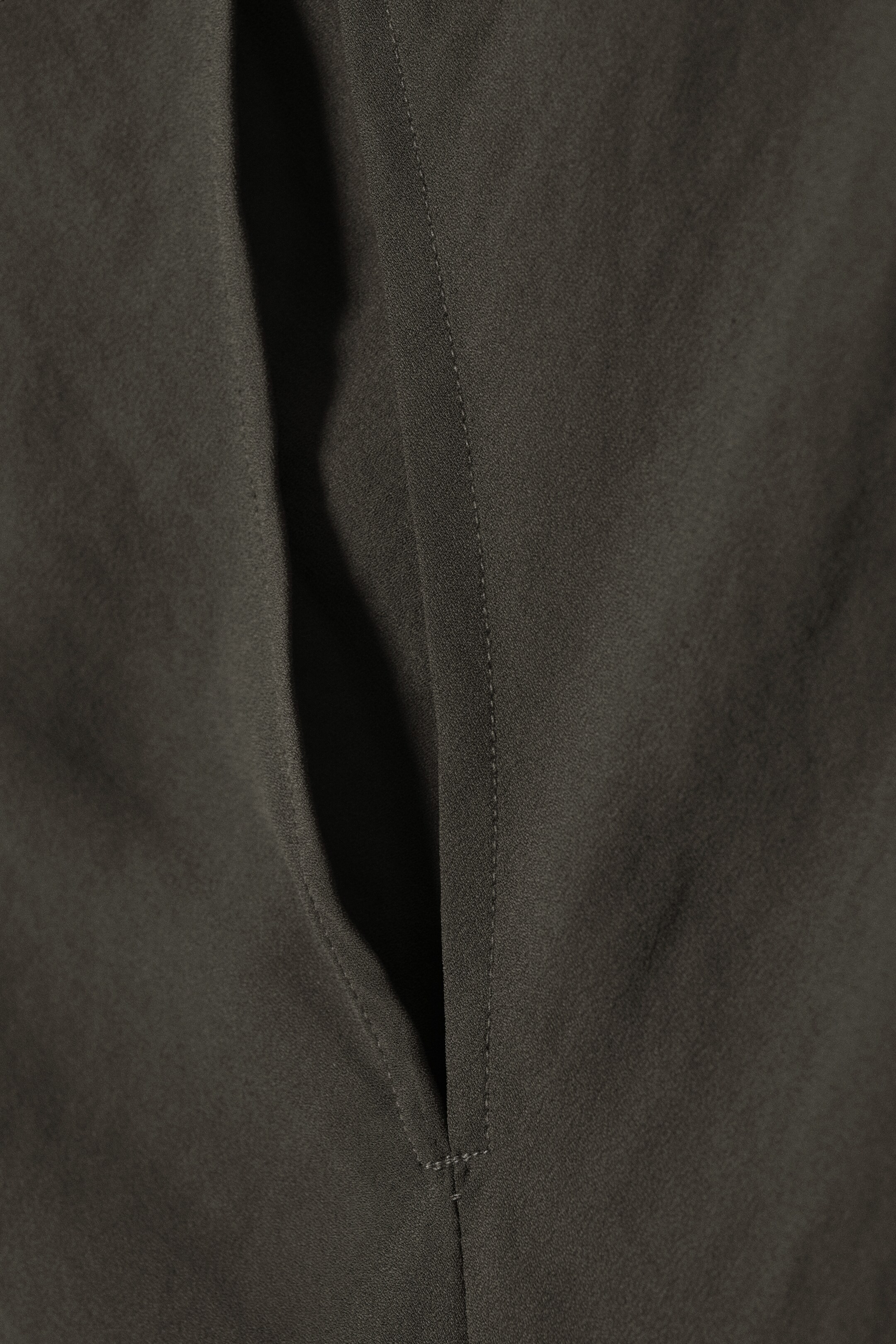 Zobrazit větší obrázek: Průsvitné šaty bez rukávů s lodičkovým výstřihem - Tmavě šedá - ŽENY | H&M CZ 6