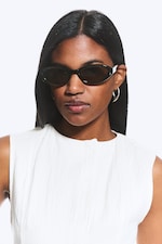 Black - Brown Lenses - Oval Sunglasses - 0