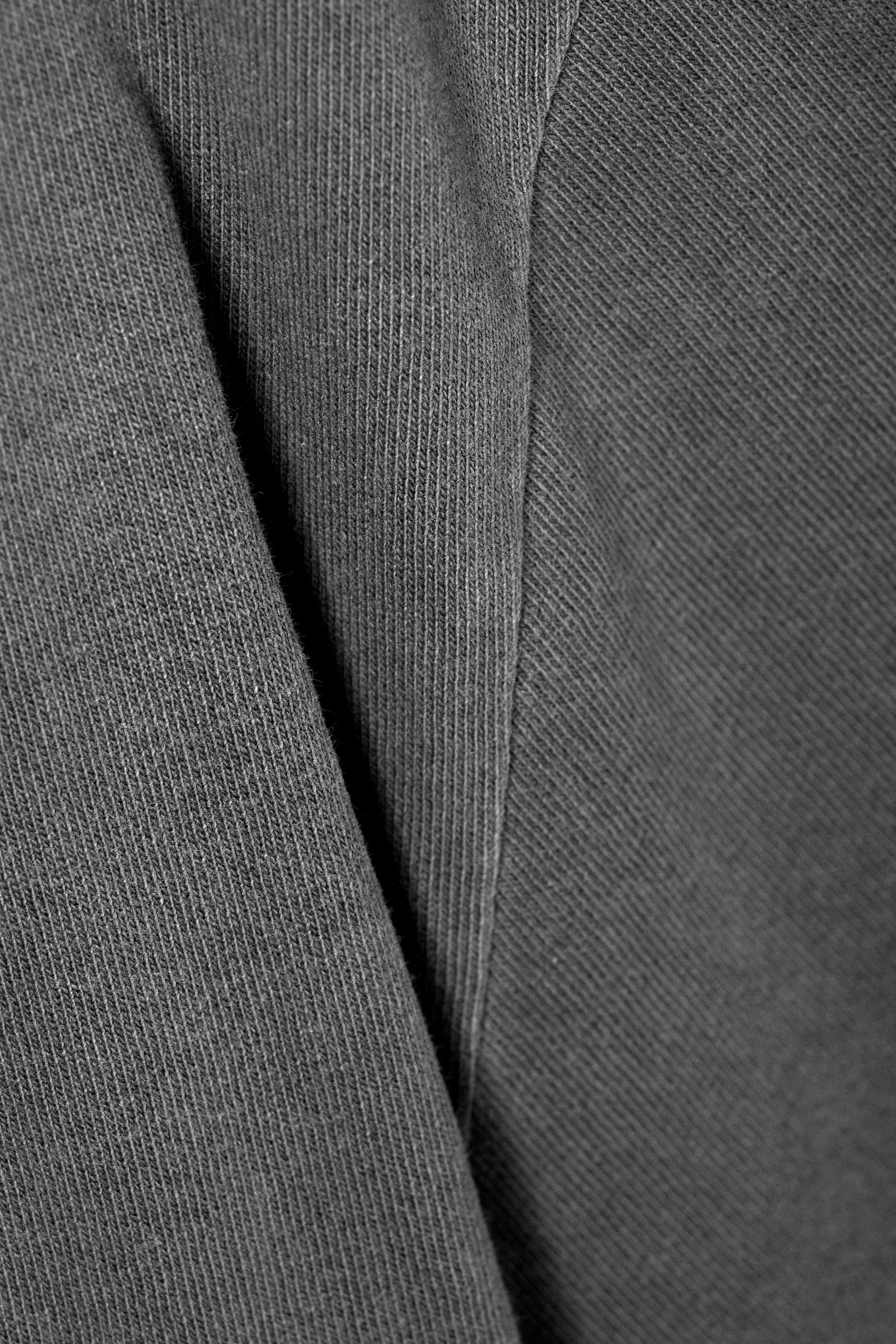 Gewaschenes Schwarz - SYSTEM - Entspanntes T-Shirt mit Grafikdruck - 4