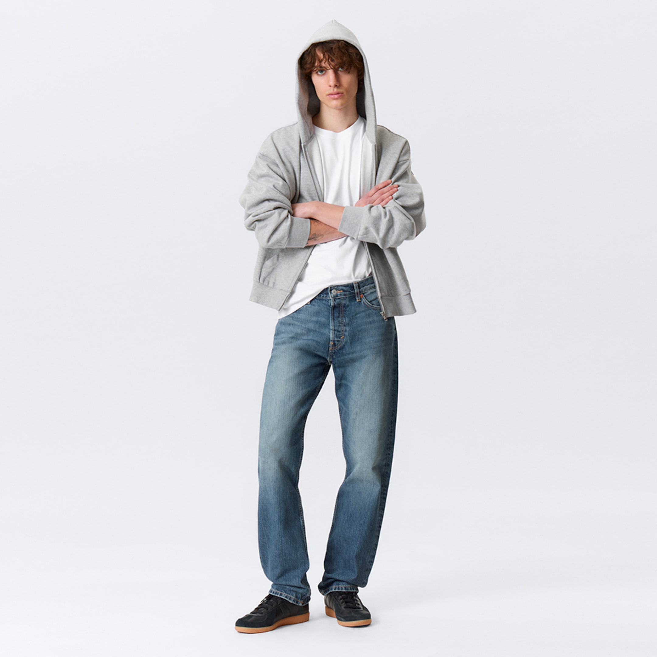 Model wearing a pair of relaxed fit jeans