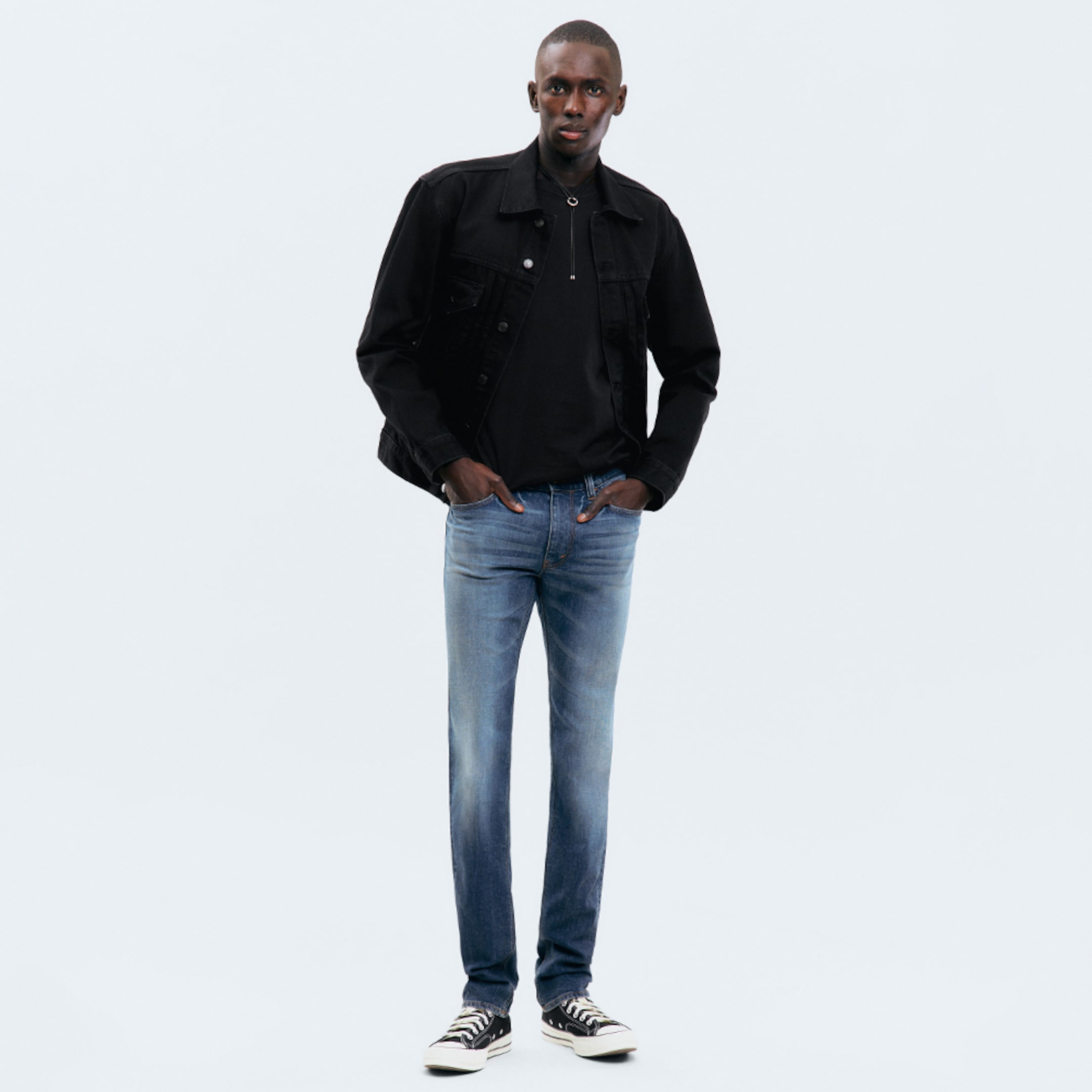 Model wearing a pair of skinny fit jeans