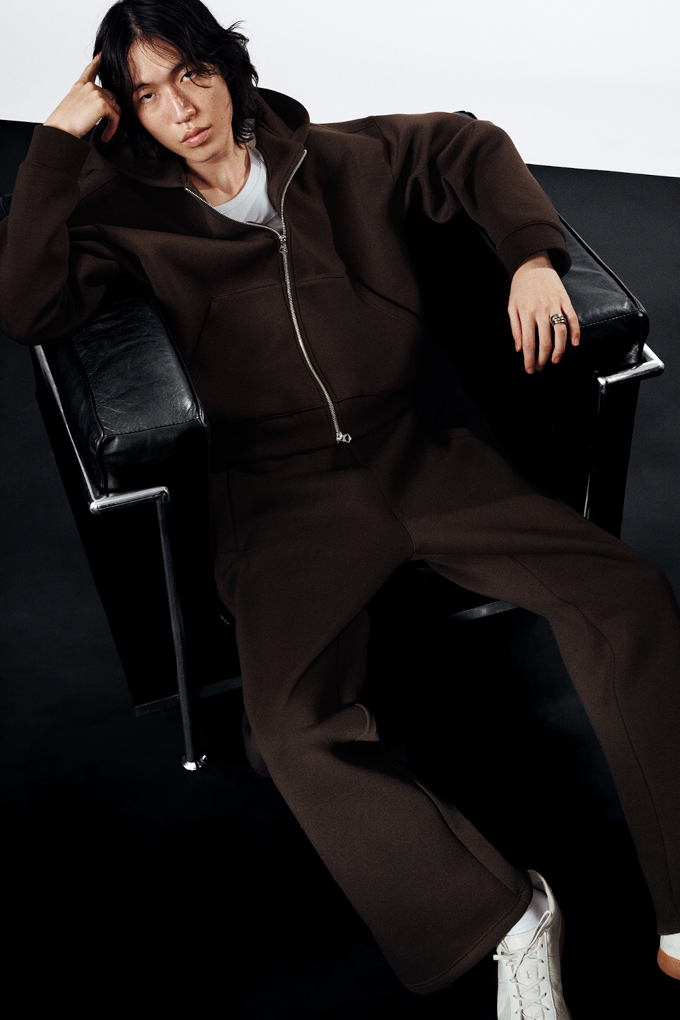 A man wearing scuba zip hoodie from Weekday