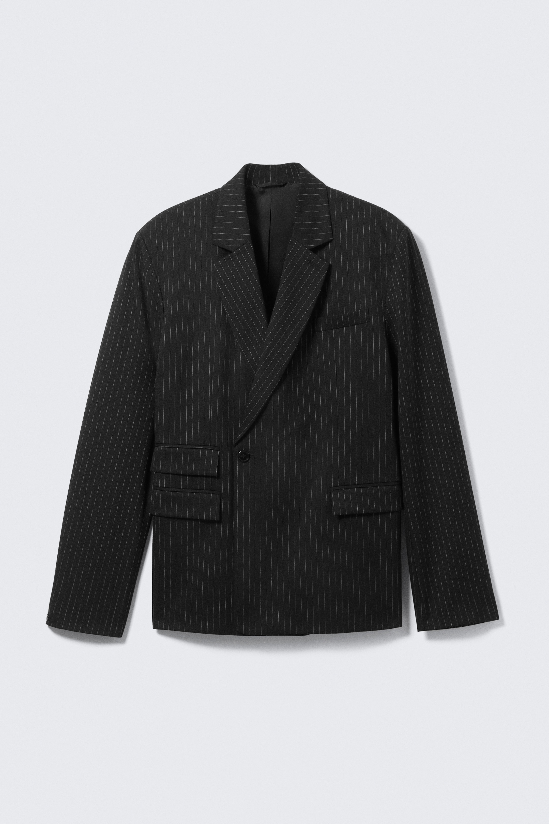 Schwarz - Nadelstreifen - Doppelreihiger Blazer mit körpernaher Passform