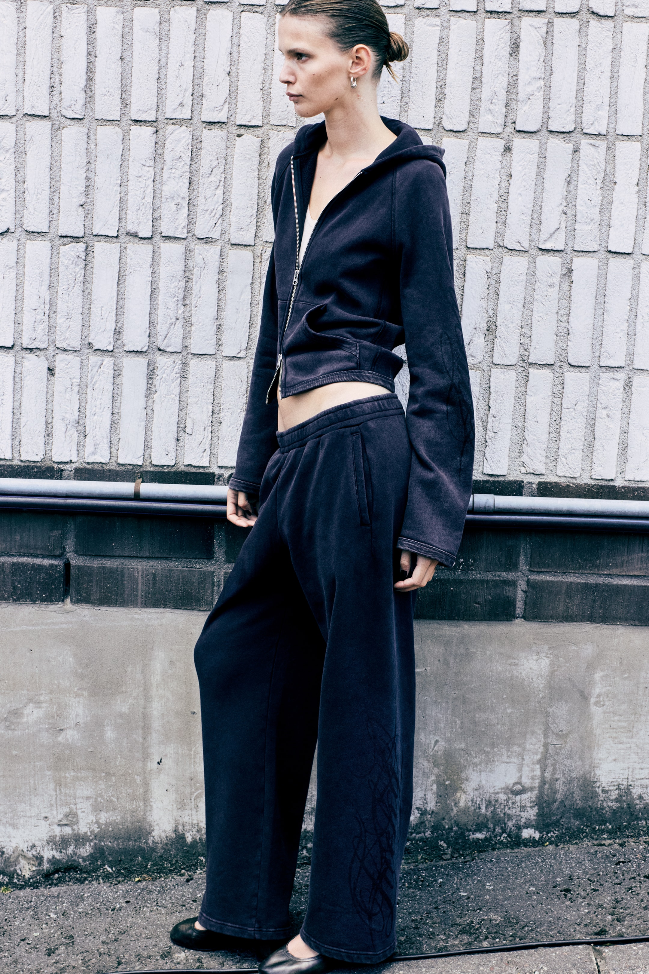 Black - Mid-Rise Straight Printed Sweatpants