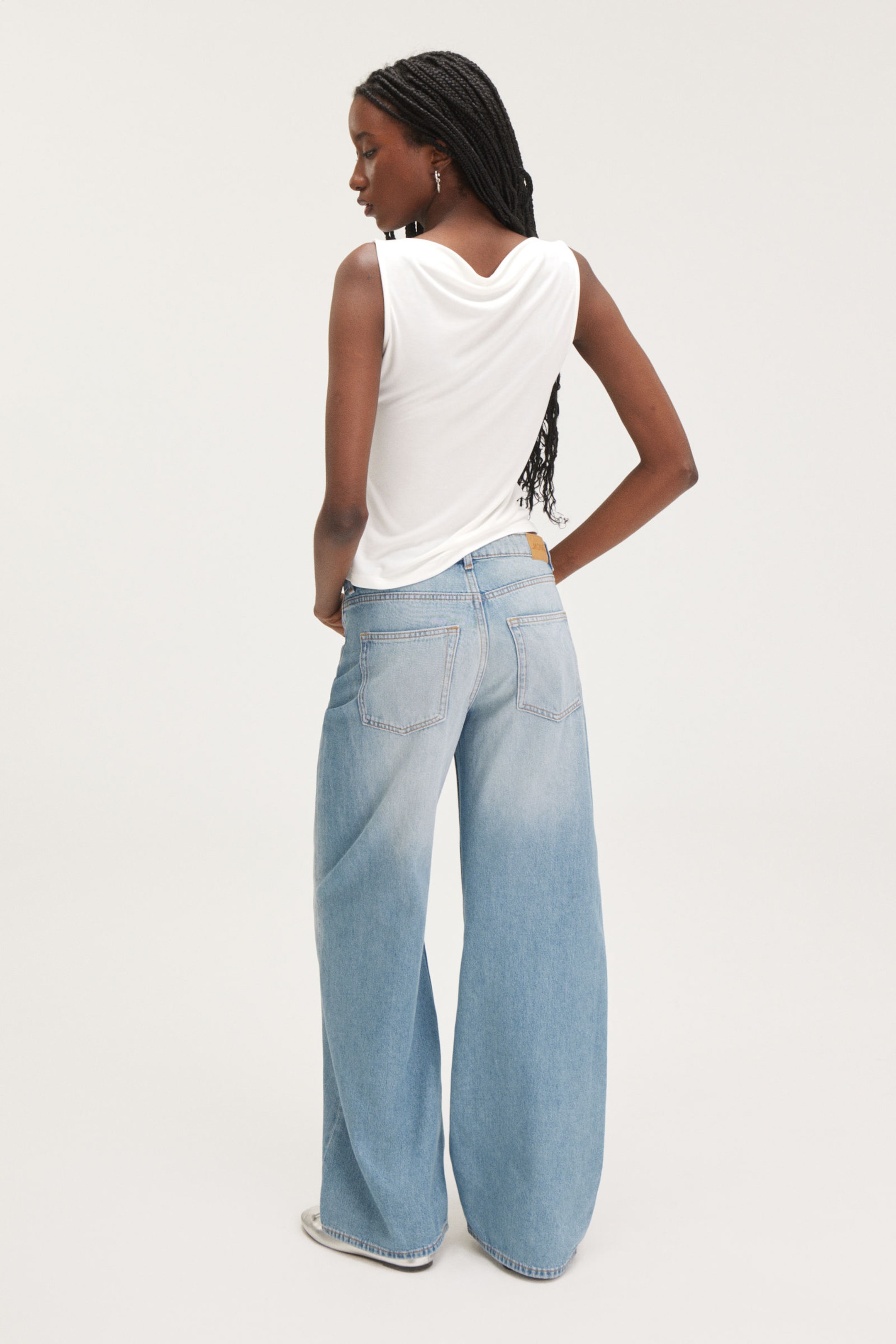 White - Super soft sleeveless boatneck top - 2