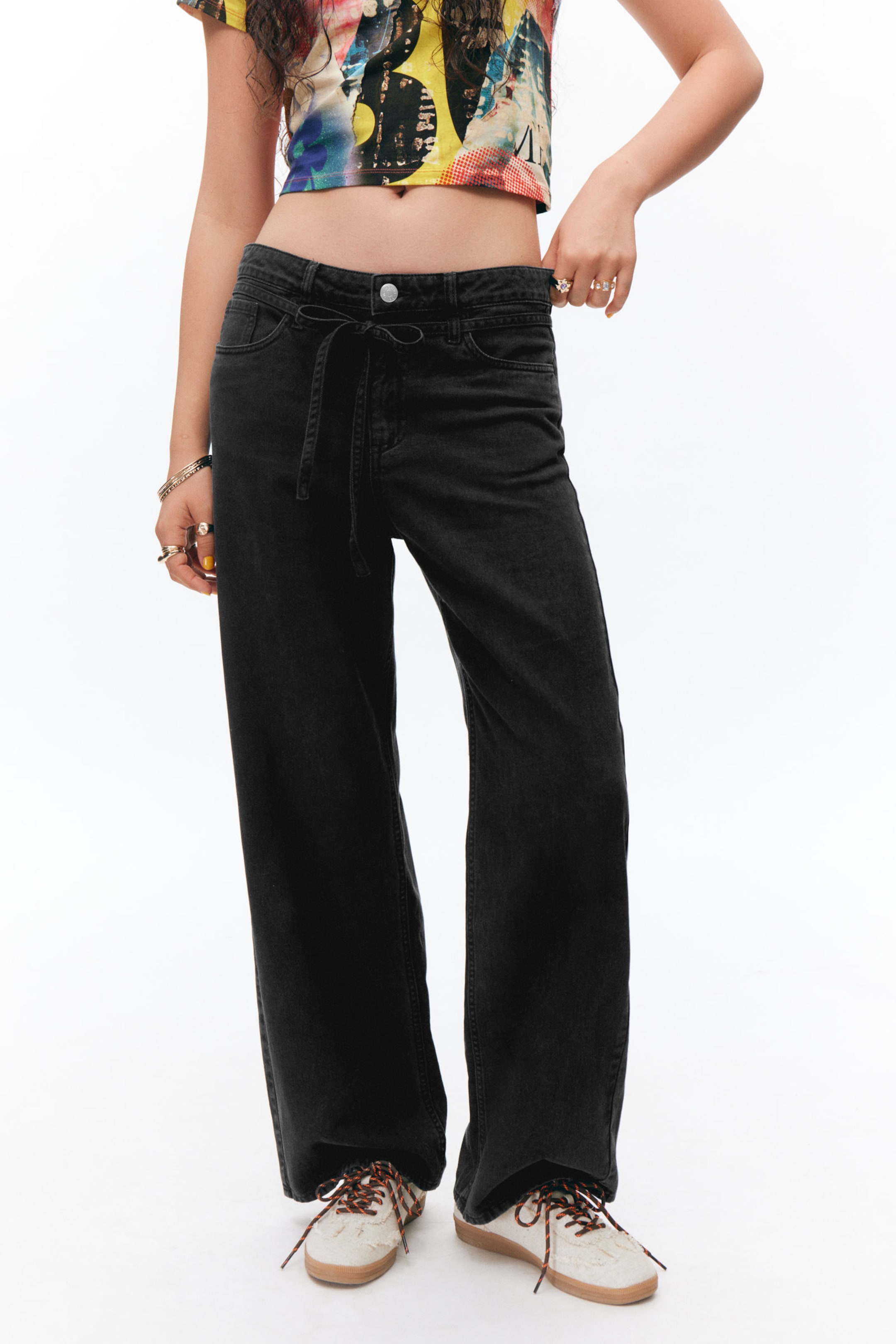 Black - Low Waisted Relaxed Twill Trousers - 1