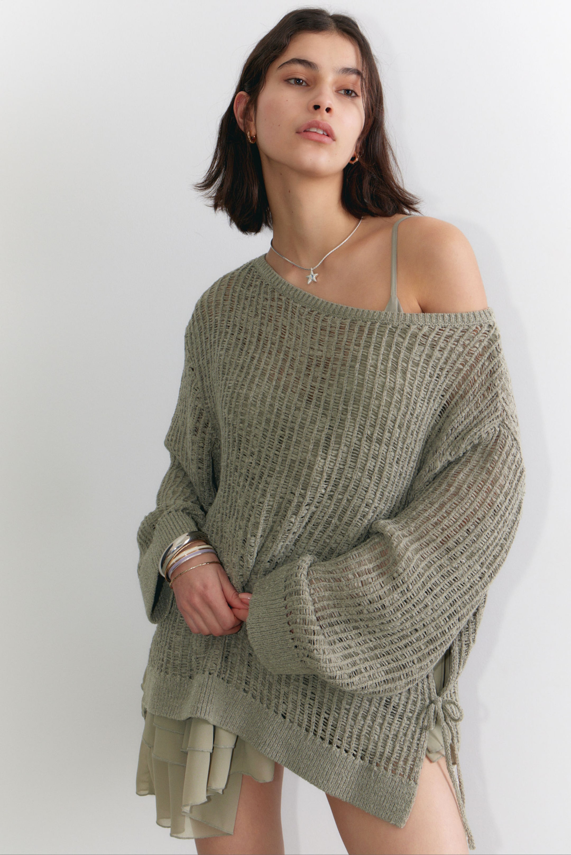 #8D8C81 - Lockerer Grobstrick-Pullover mit Seitenschlitzen - 2