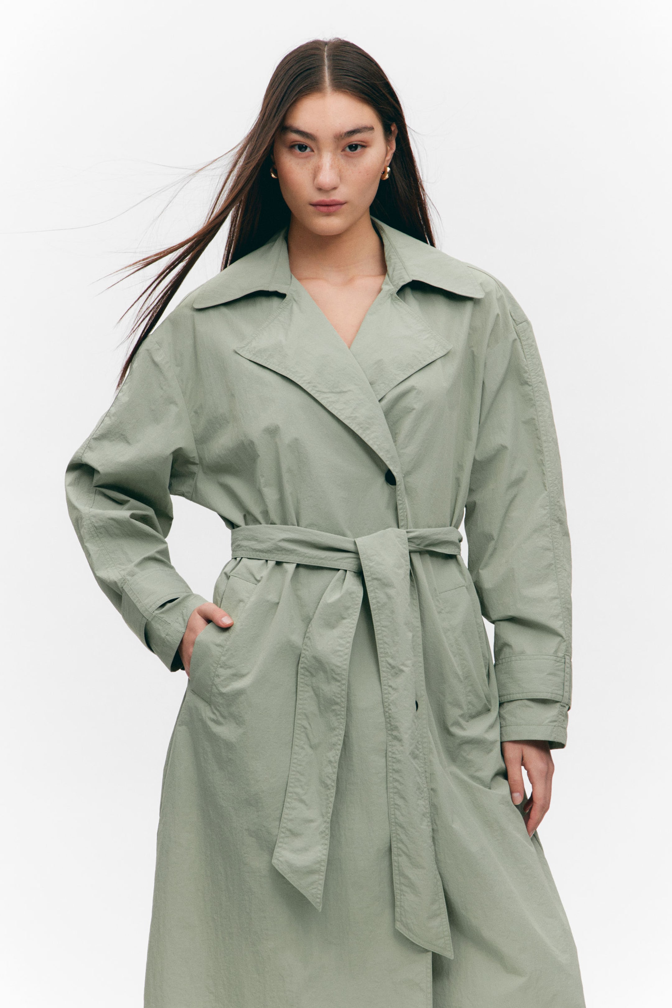 #8D8C81 - Oversized-Trenchcoat aus Nylon mit Gürtel - 2