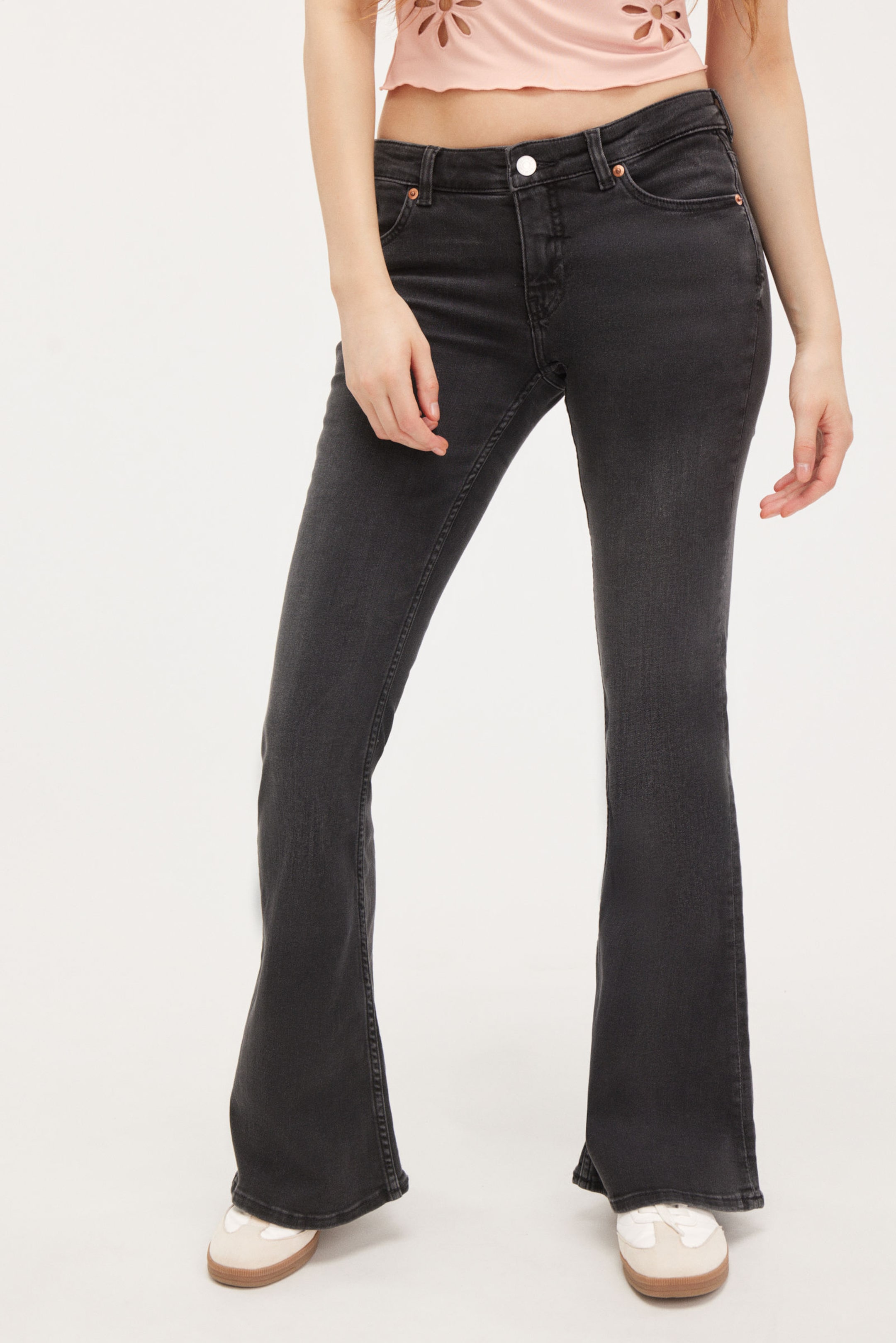 #272628 - Katsumi Jeans mit Schlag und niedriger Taille - 2