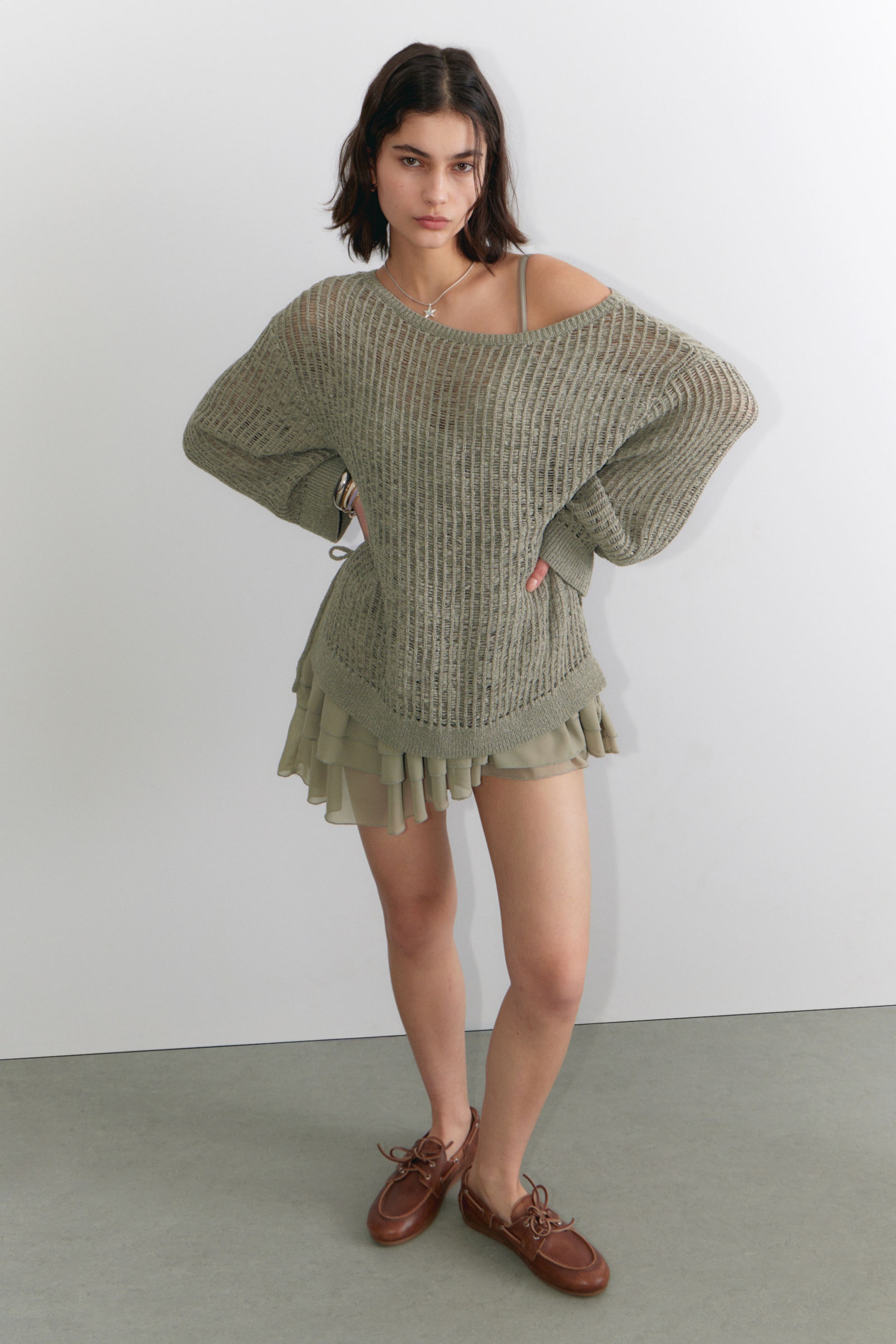 #8D8C81 - Lockerer Grobstrick-Pullover mit Seitenschlitzen - 1