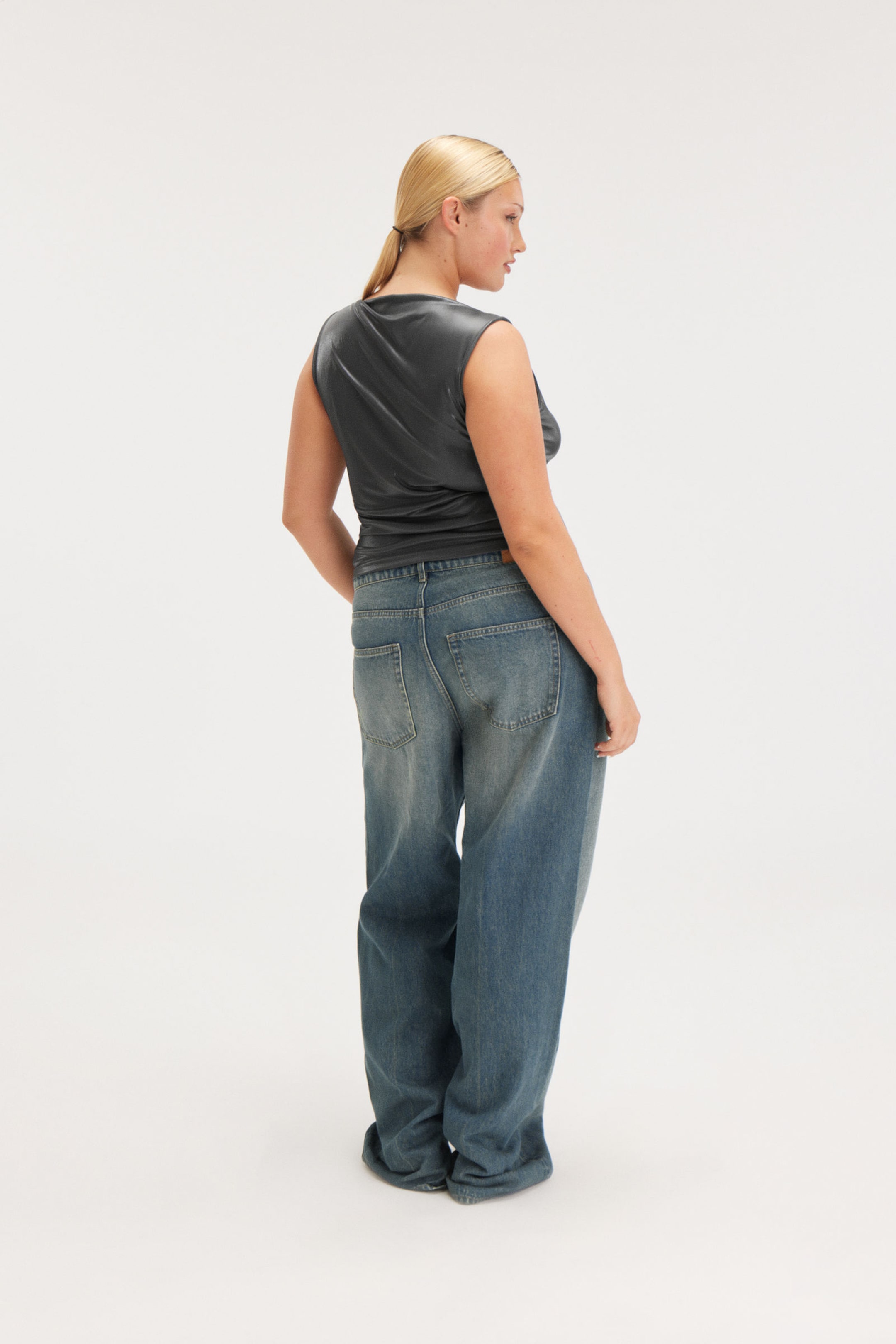 Shiny Grey - Super soft sleeveless boatneck top - 2