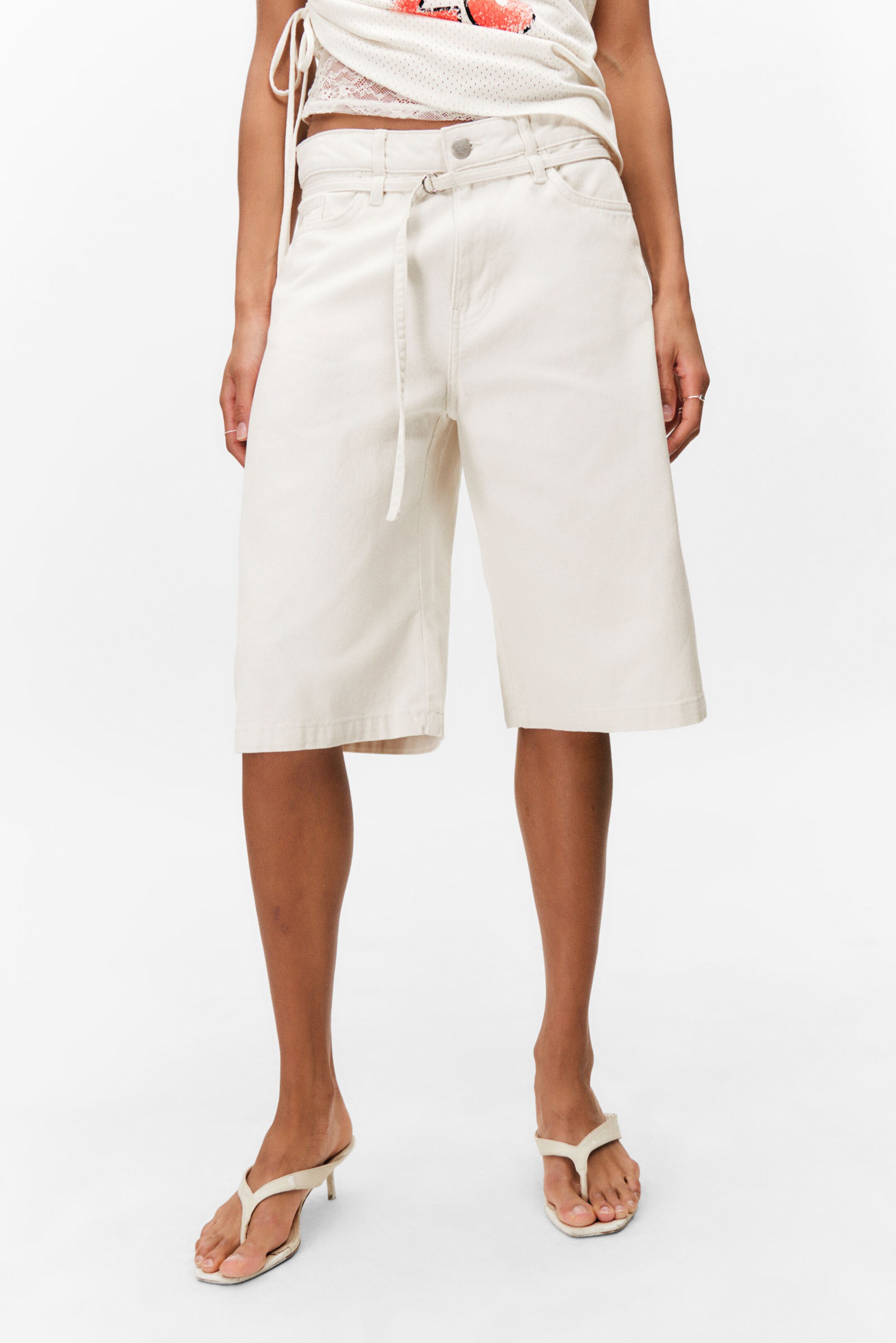 #ECE9E2 - Low Rise Cargo Cotton Twill Jorts - 2