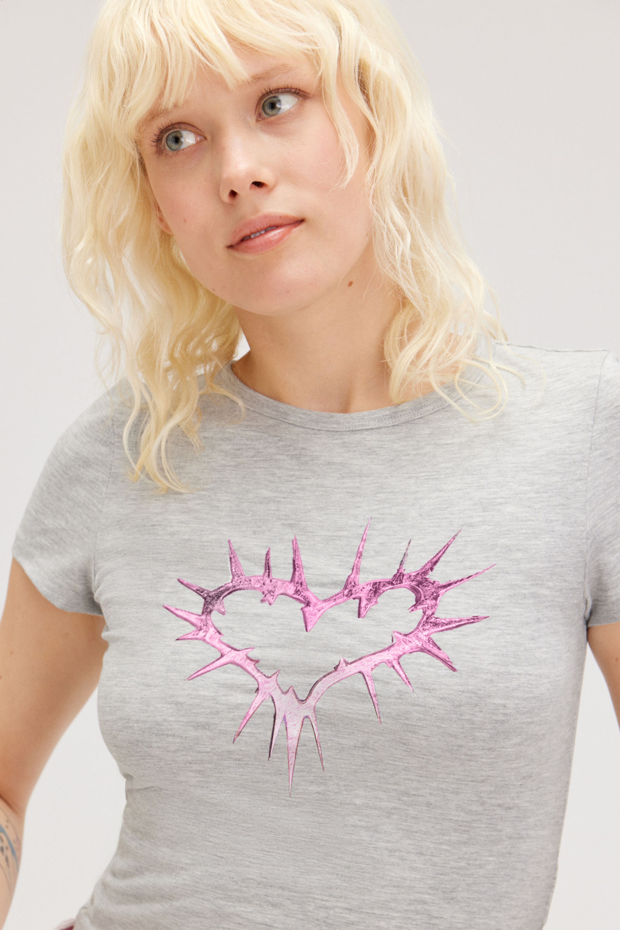 Grey - pink spiky heart - Cropped t-shirt - 0