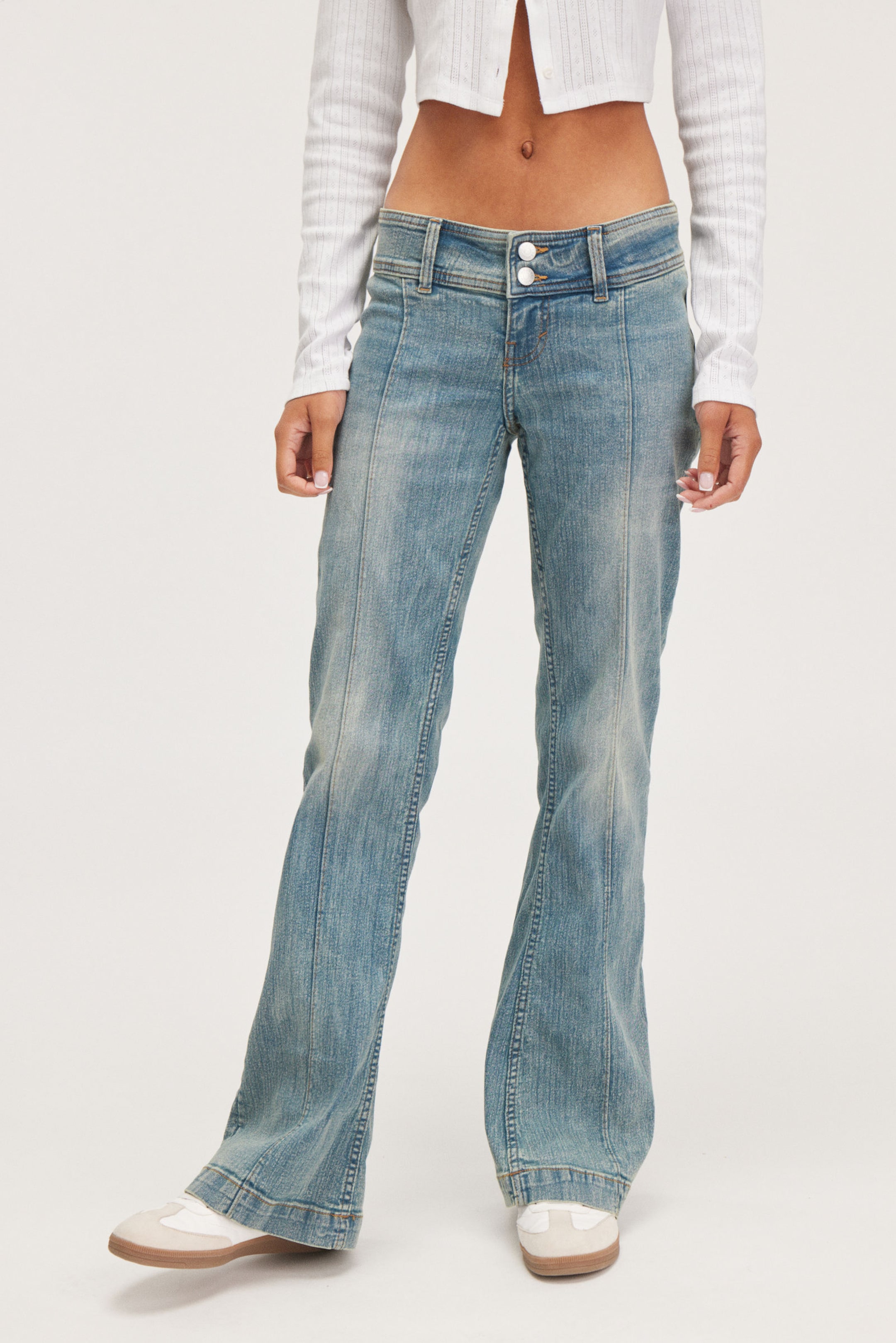 #79829D - Nicole – Bootcut-Jeans mit niedrigem Bund - 2