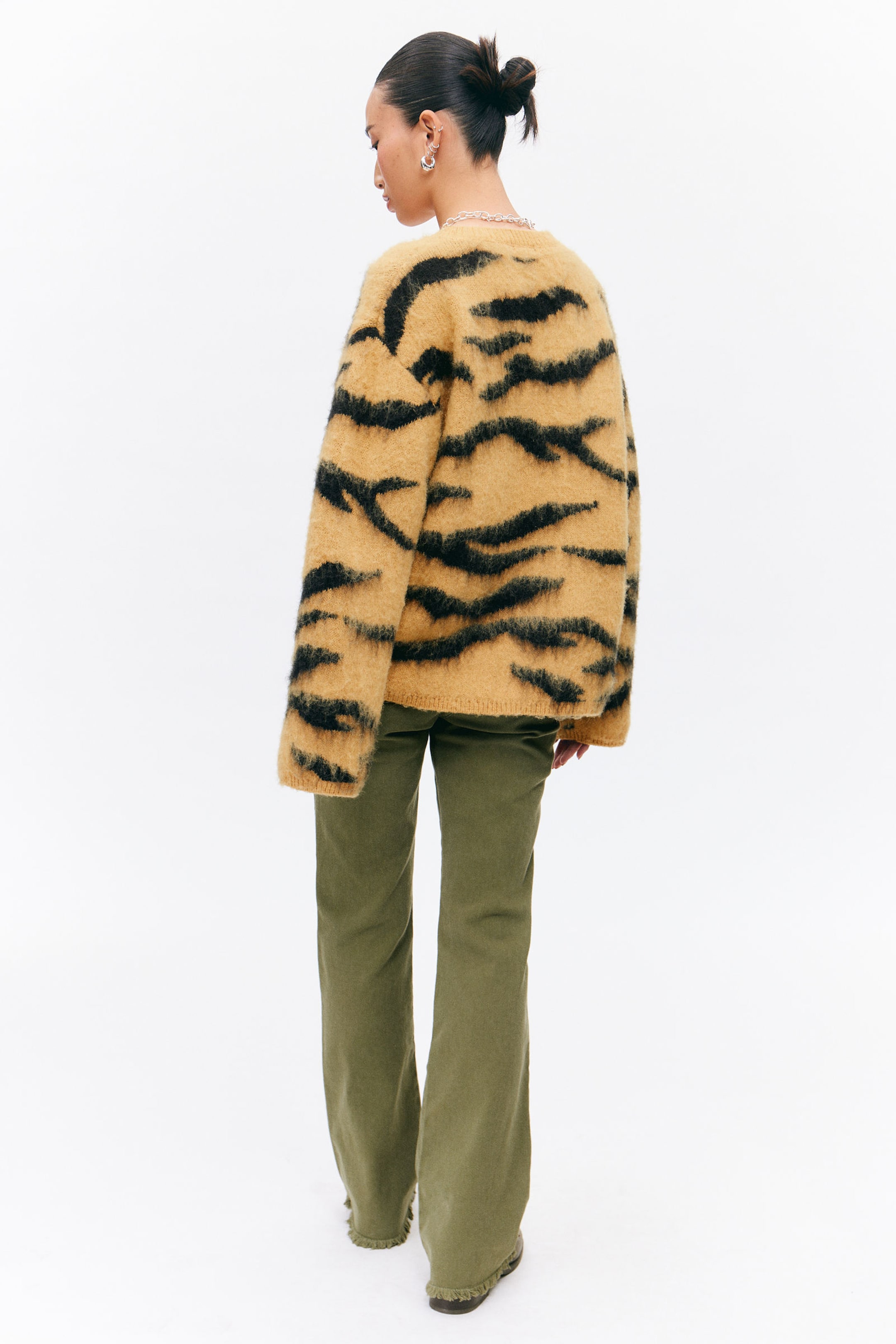 Tiger-striped - Fluffy knit cardigan - 2