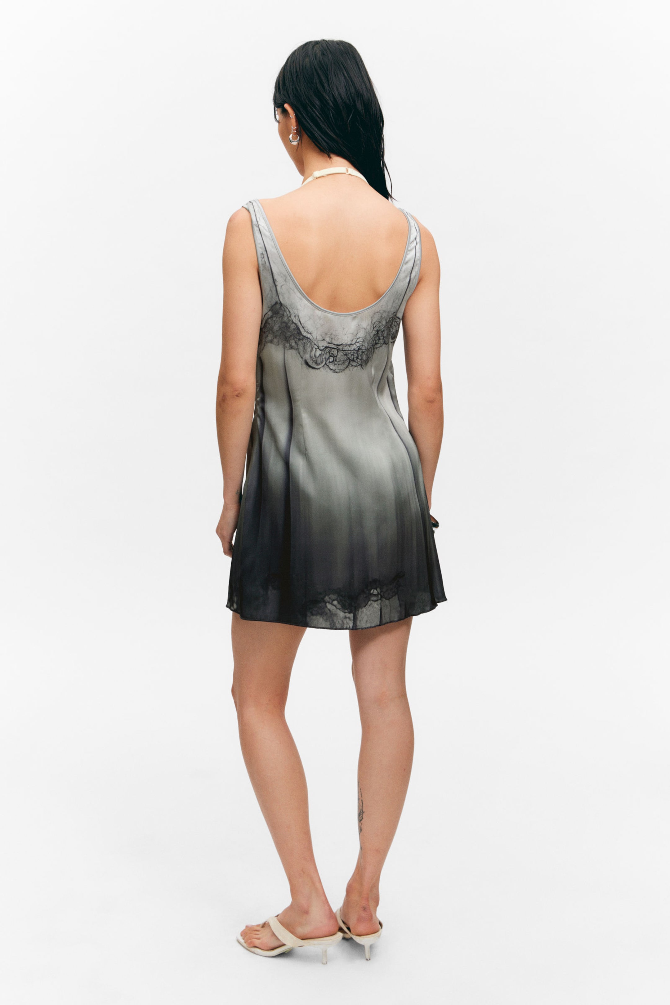Trompe-l'œil lace print - Short Printed Tank Dress - 4