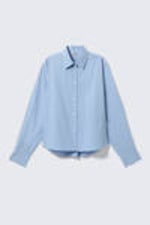 Hellblau - Lockeres cropped Langarmshirt aus Baumwolle - 4