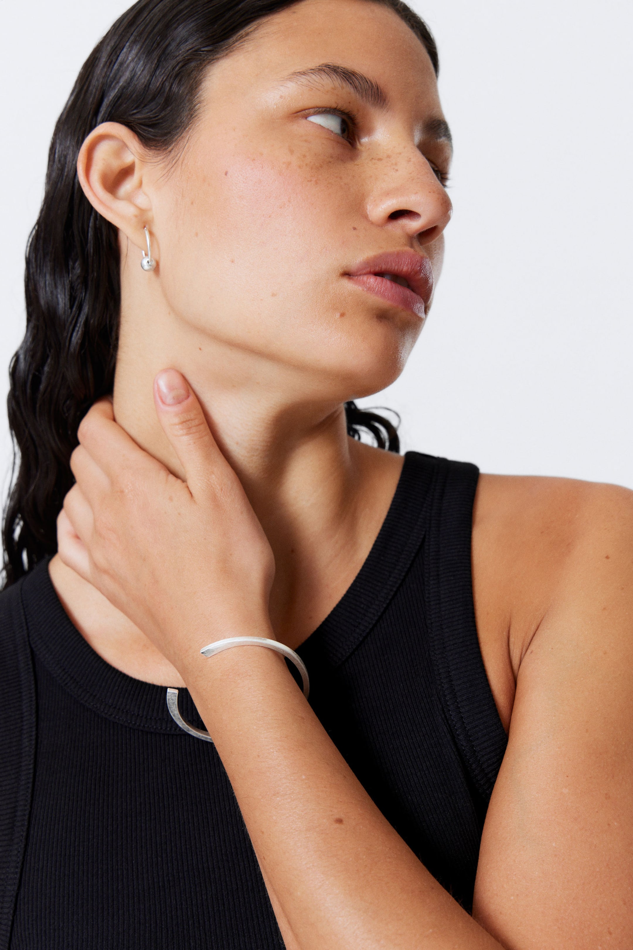 #DFDEDE - Armband med öppen design i silverfärg - 2