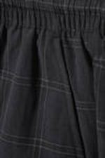 Schwarz kariert - Badeshorts aus kariertem Nylon - 5