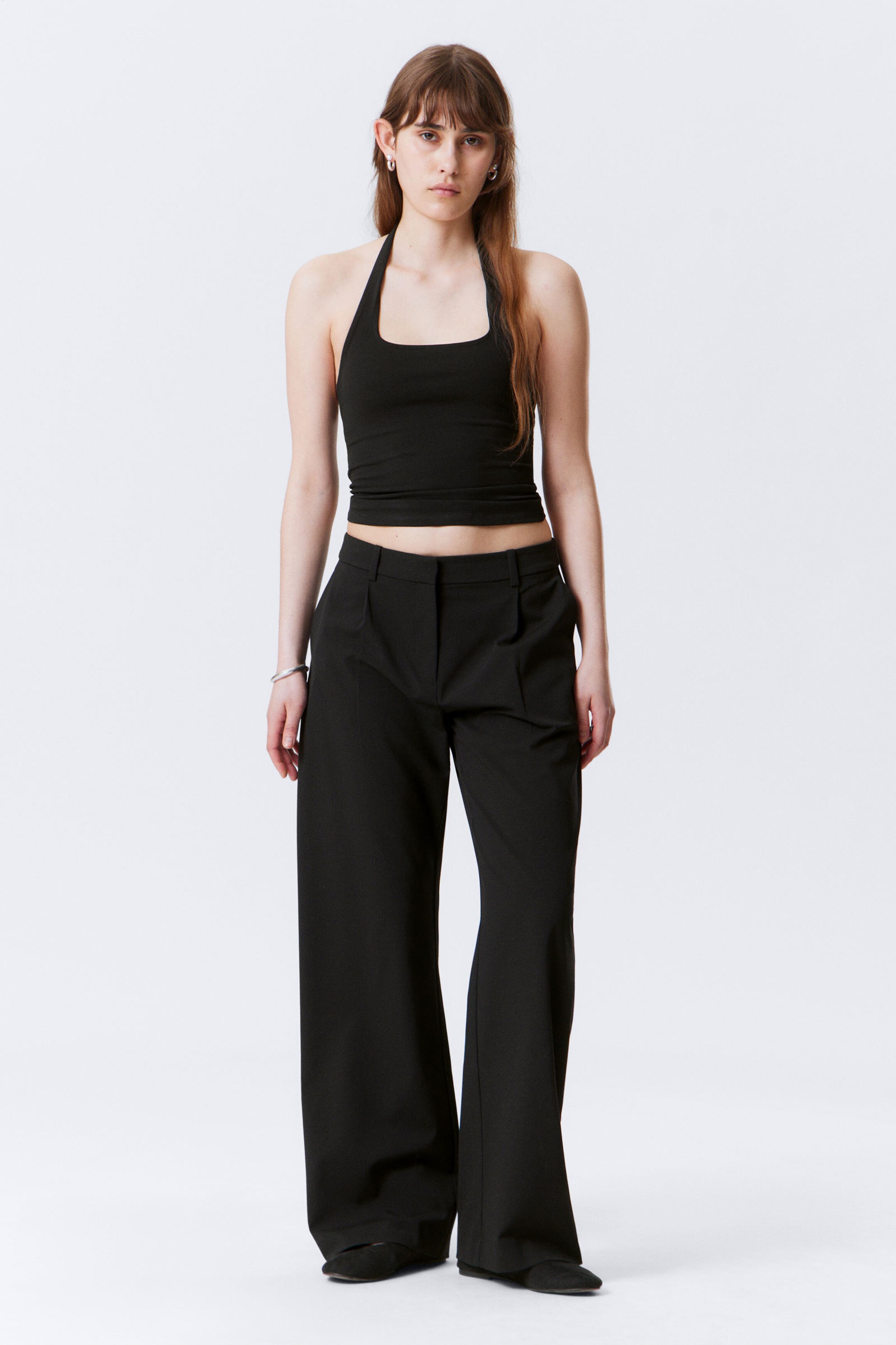 高感度ショップで2023年売れたブランド trousers suiting pleated rise mid relaxed - EU Weekday | Black パンツ