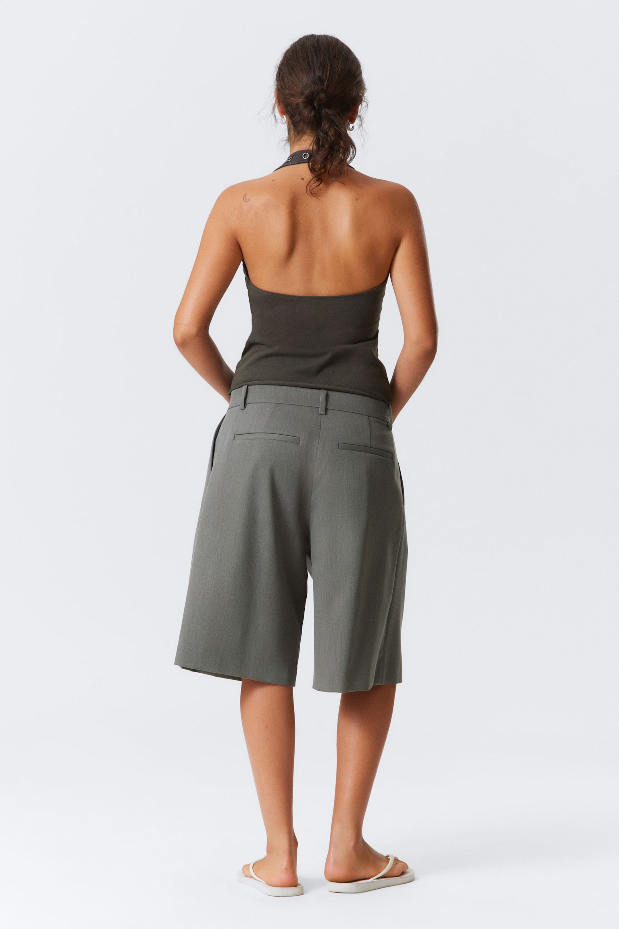 Dunkelgrau meliert - Weite, plissierte Shorts aus Anzugstoff - 3