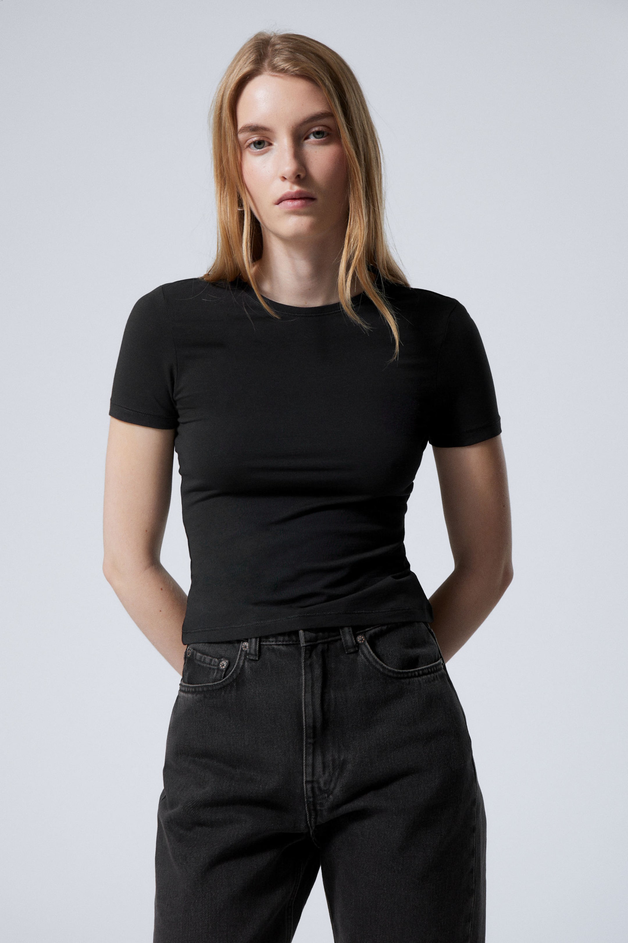 Black - Slim Fitted T-shirt - 0