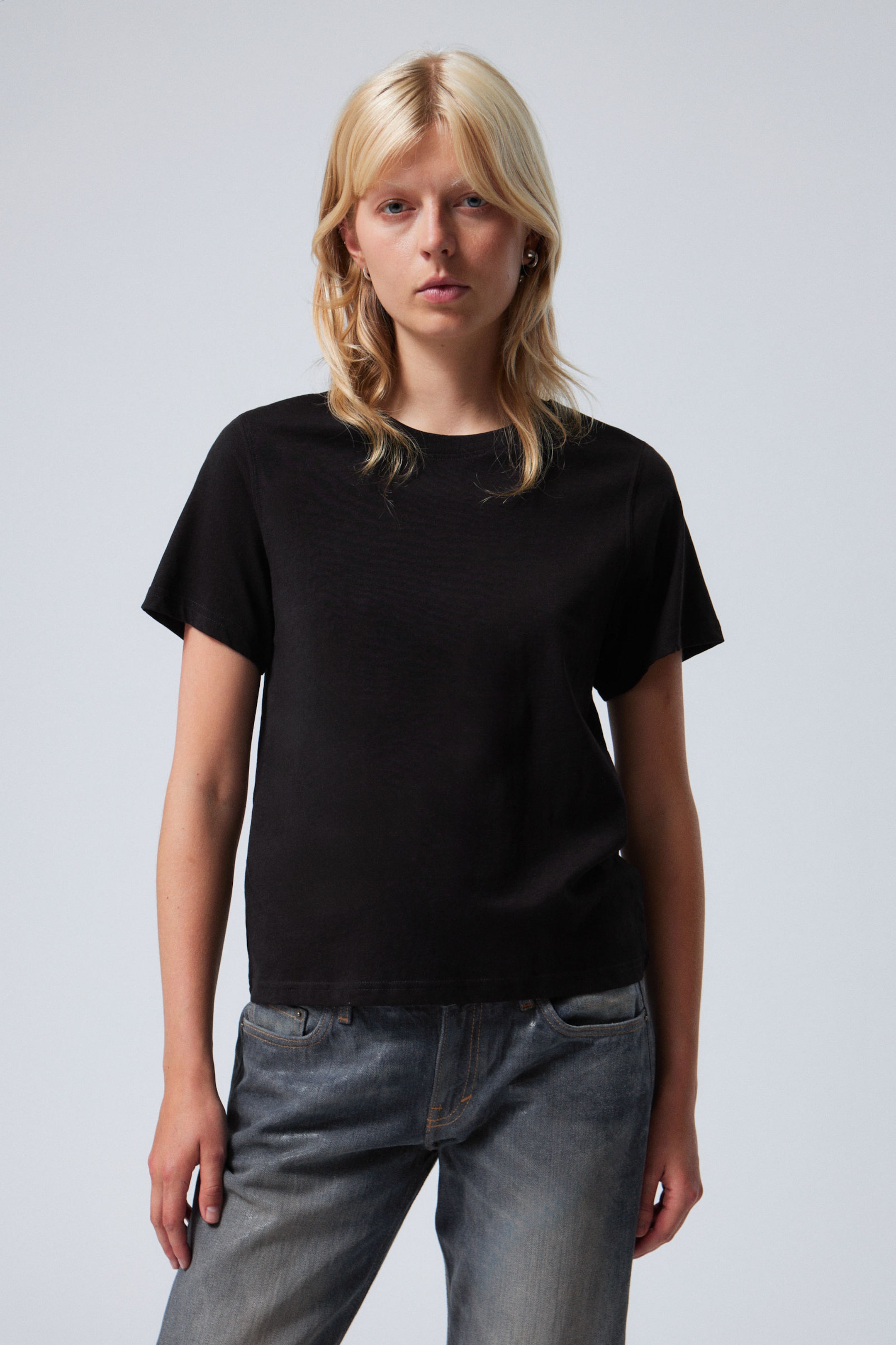 Black - Essence Standard T-shirt - 0