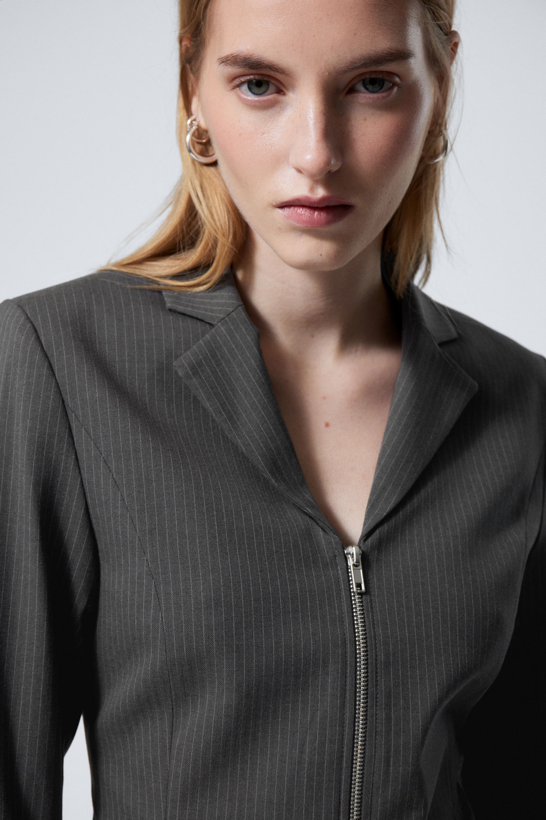 Striped Grey - Short Zip-Blazer - 2