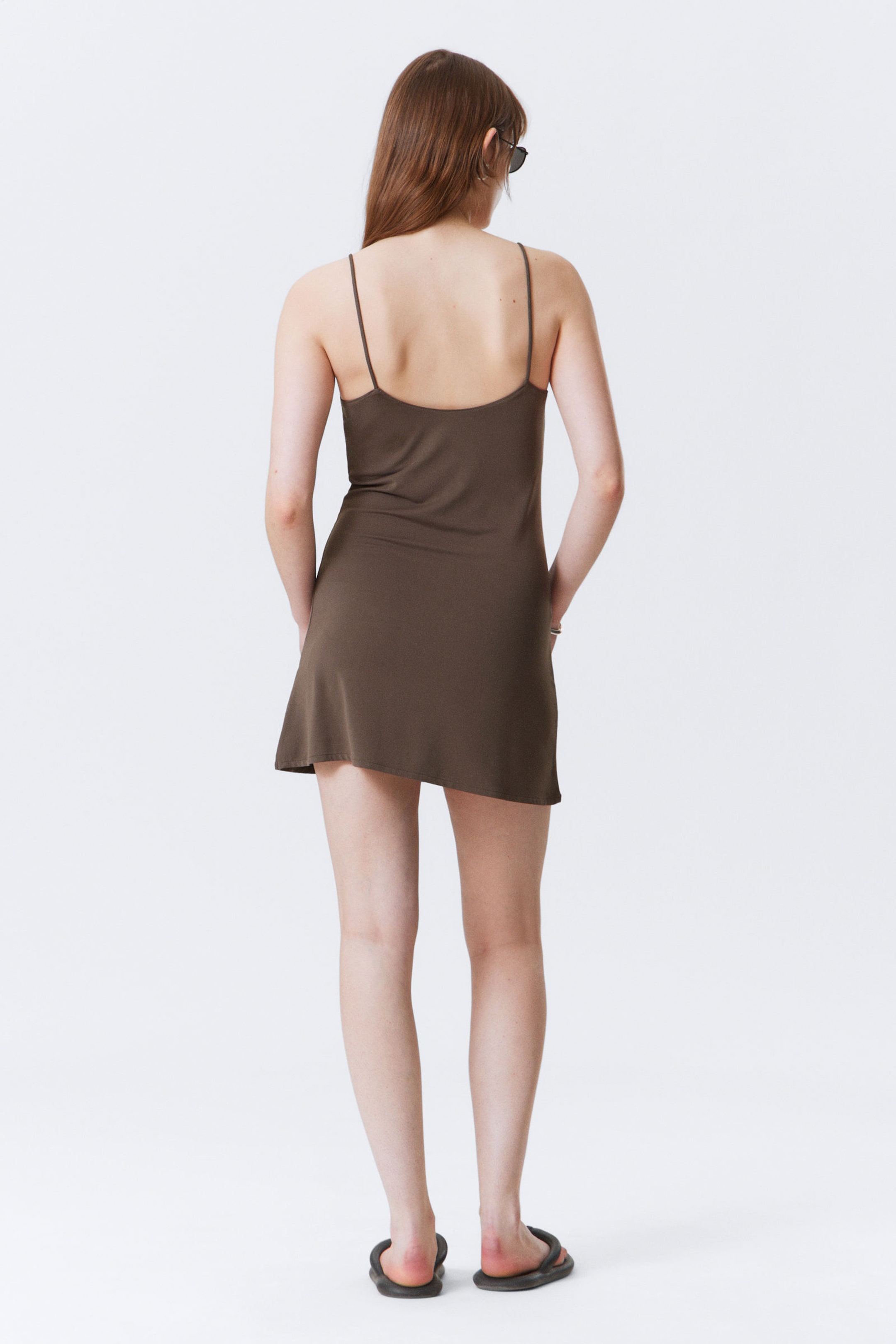 Dunkelbraun - Mini-Slipdress mit Trägern - 3