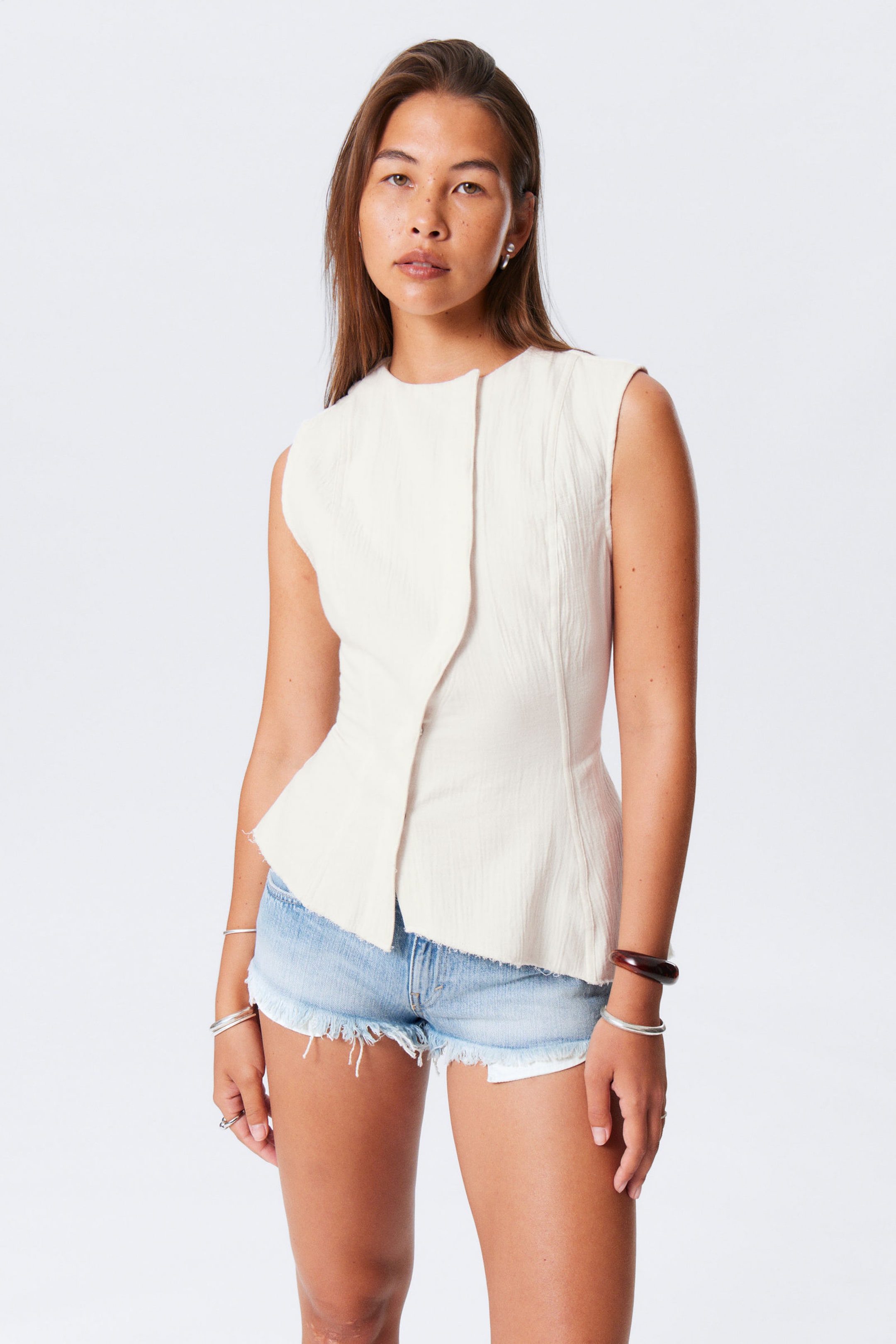 #F0EEED - Ärmlös asymmetrisk peplum topp - 1