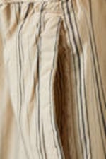 Beige gestreift - Gestreifte lockere Pyjamahose aus Baumwolle - 1