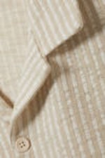 Beige gestreift - Entspanntes Resorthemd mit Streifen - 1