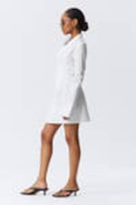 Weiß - Langärmliges asymmetrisches Mini-Hemdkleid - 2