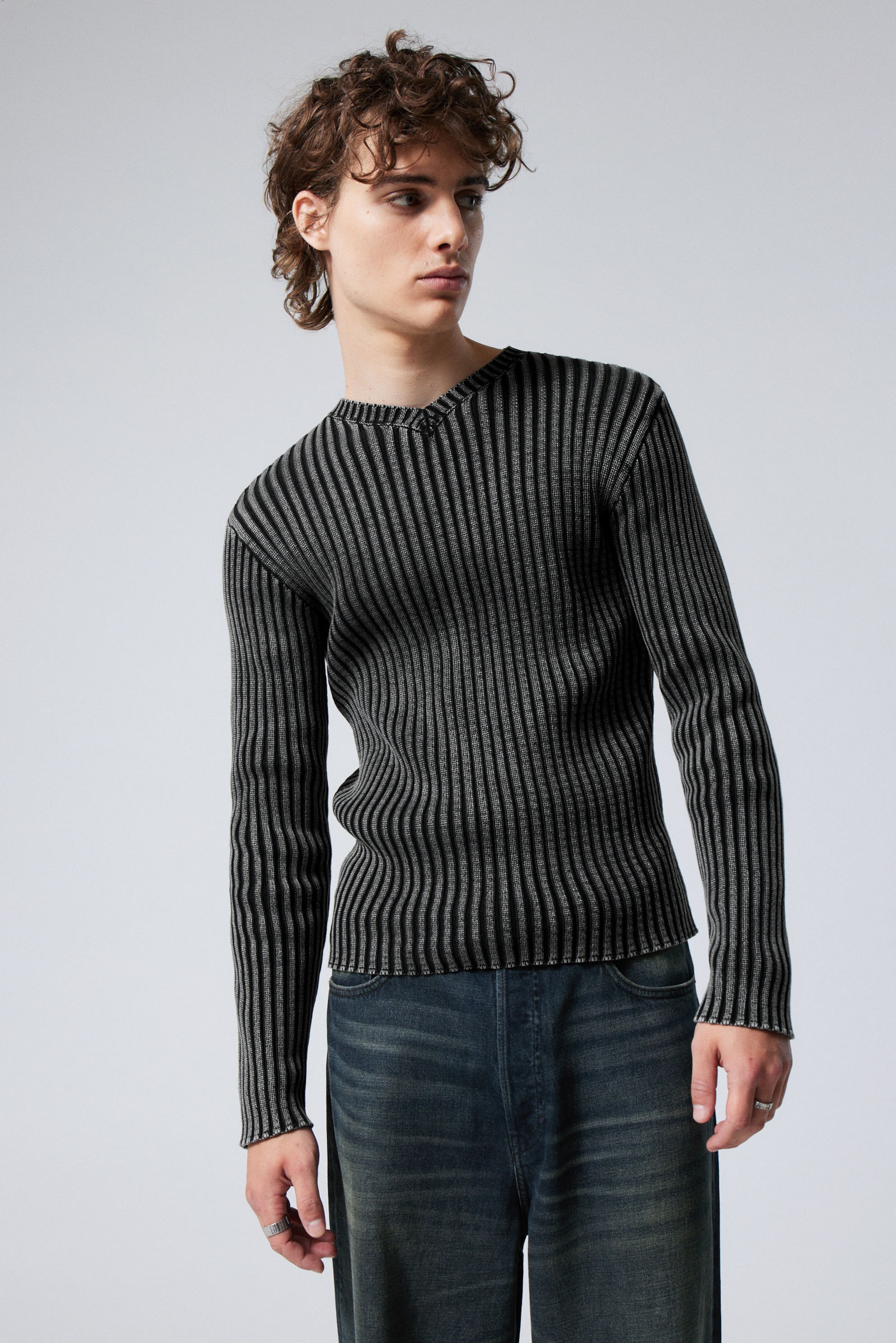 Washed Black - Slim V-neck Knitted Sweater - 0