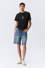 Schwarz - Pura Vida Surf Shop - Kastiges T-Shirt mit Grafikprint - 1