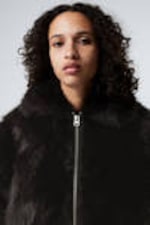 Dunkelbraun - Yara – Oversized-Jacke aus Kunstpelz - 1