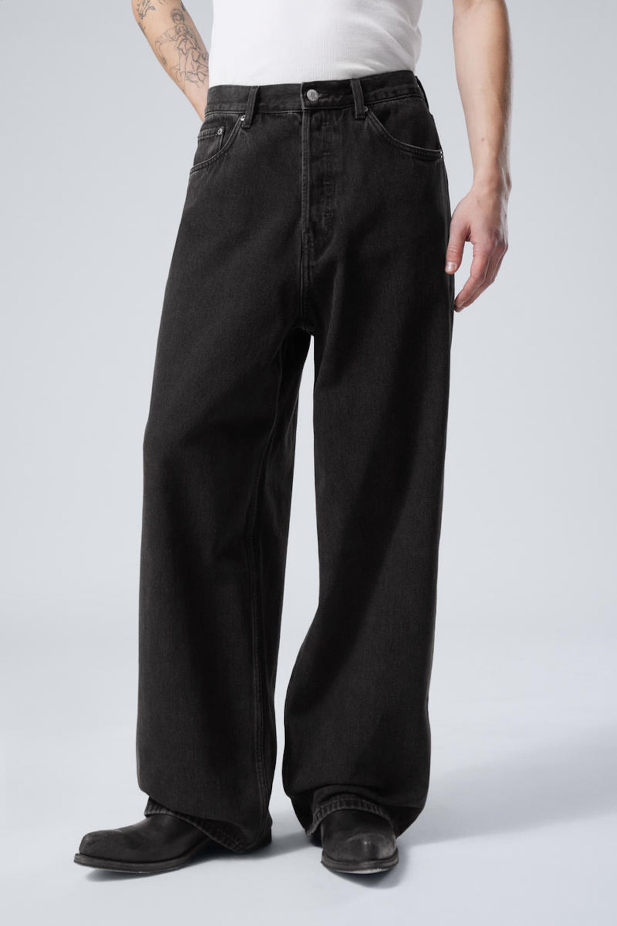 Astro loose baggy leg jeans tuned black black weekday ww