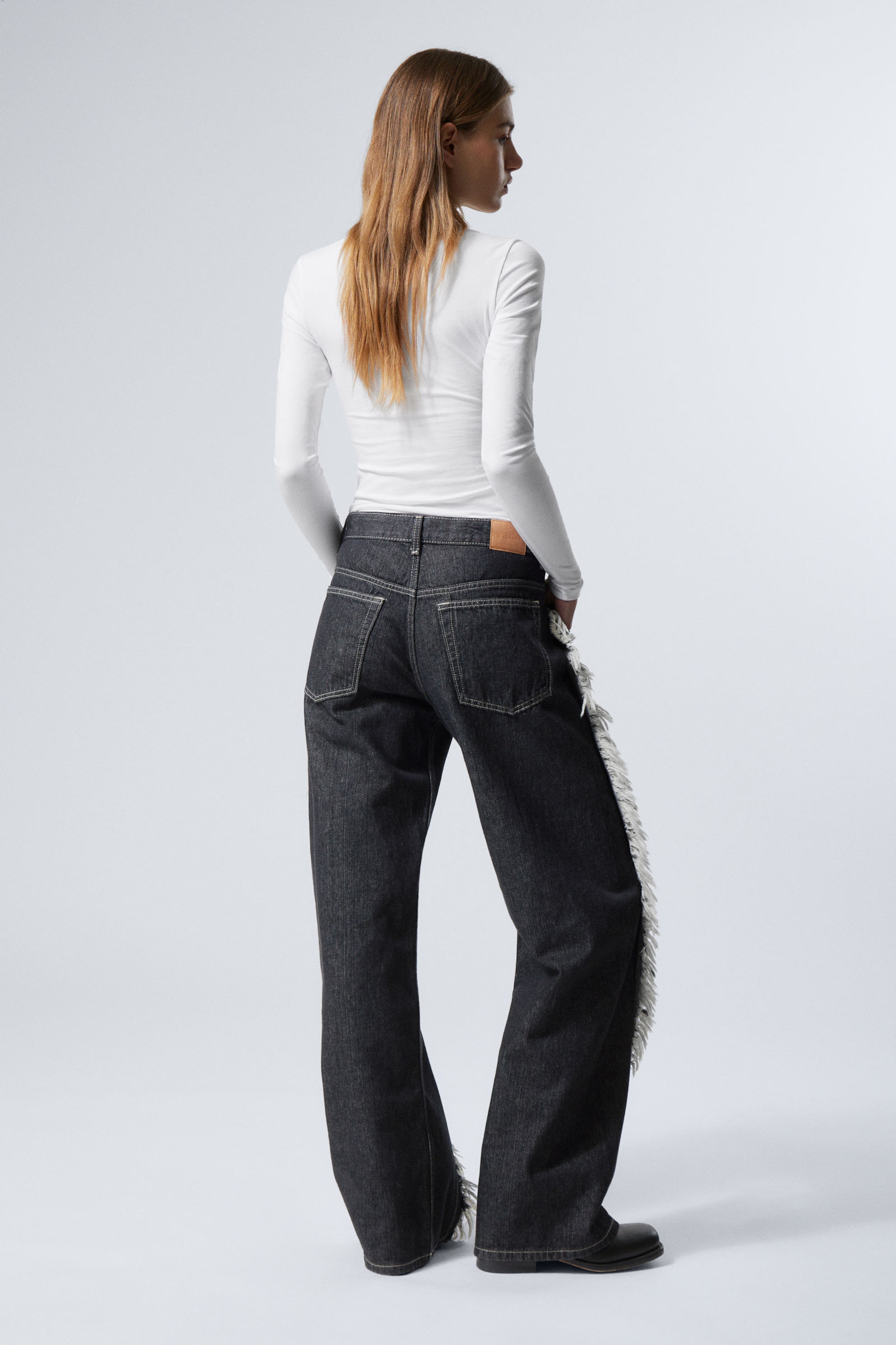 Black Rinse - Twist Relaxed Frayed Jeans - 7