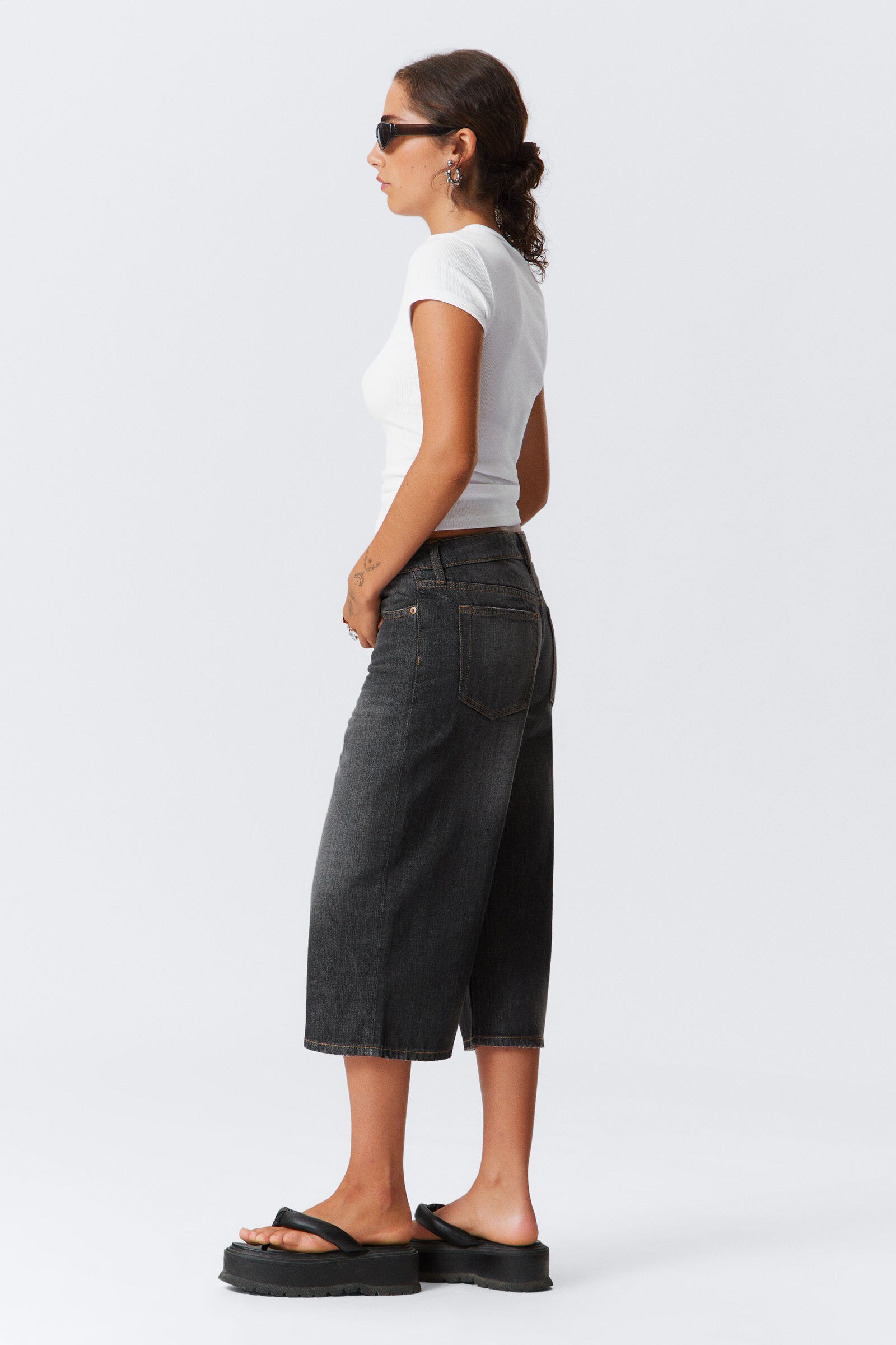 ample low loose denim shorts - Ash Black | Weekday WW