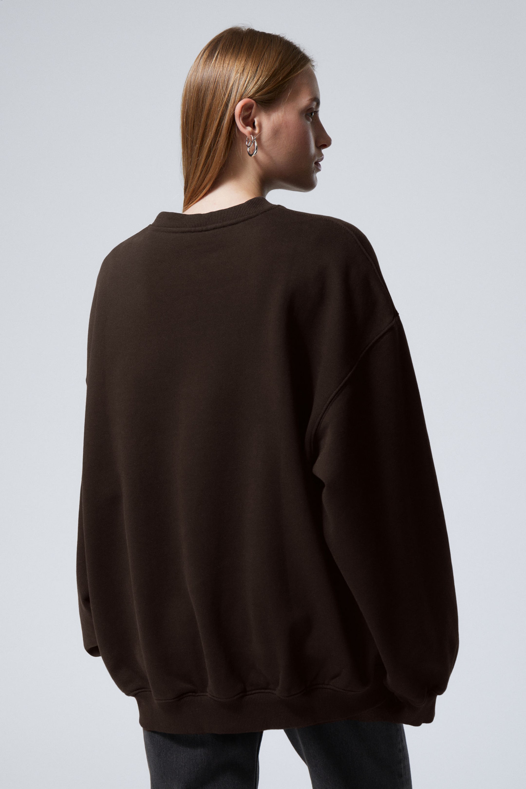 Dark Brown - Long-Sleeved Oversized Sweatshirt - 3